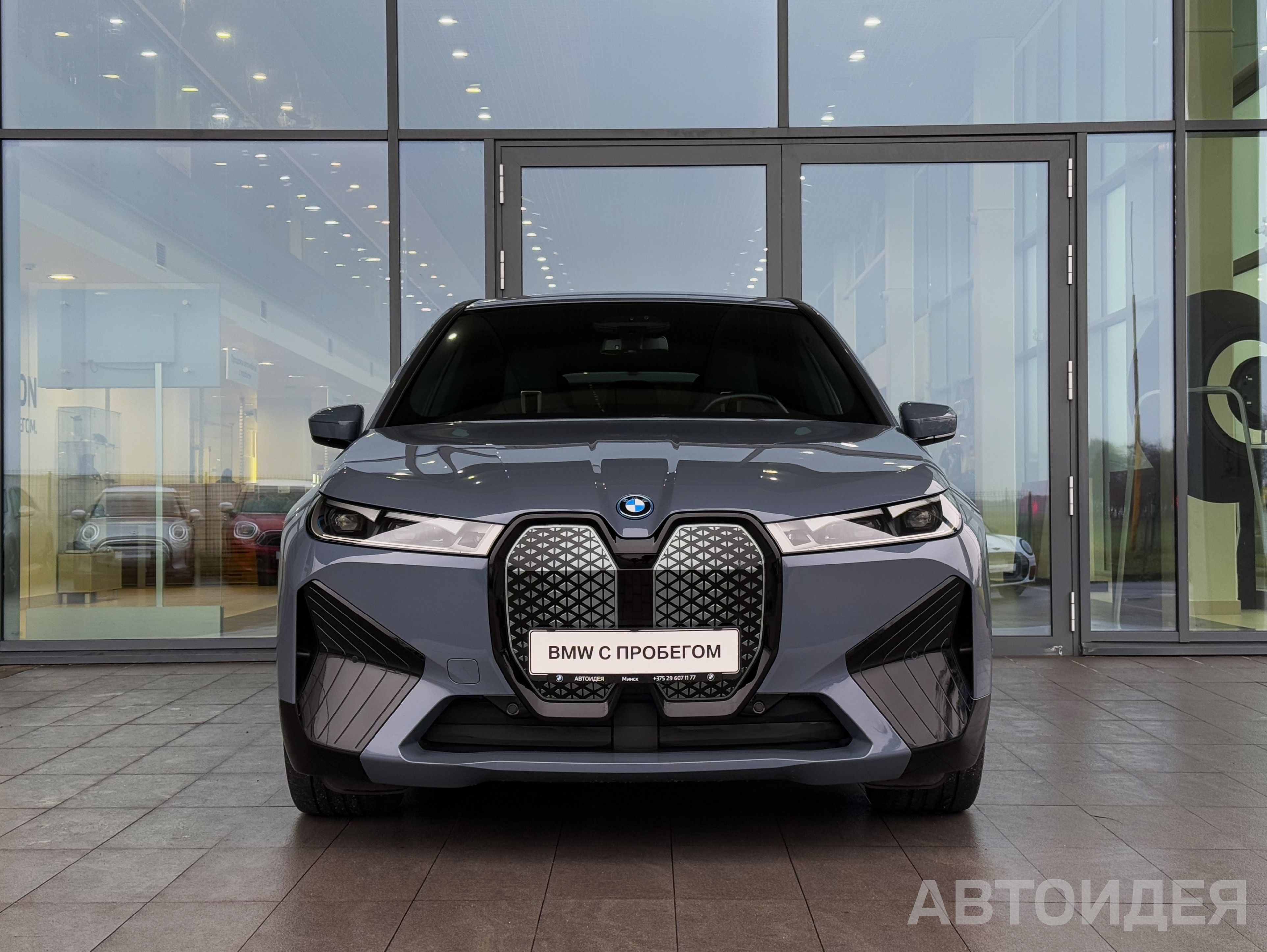 BMW i iX xDrive40 фото 1