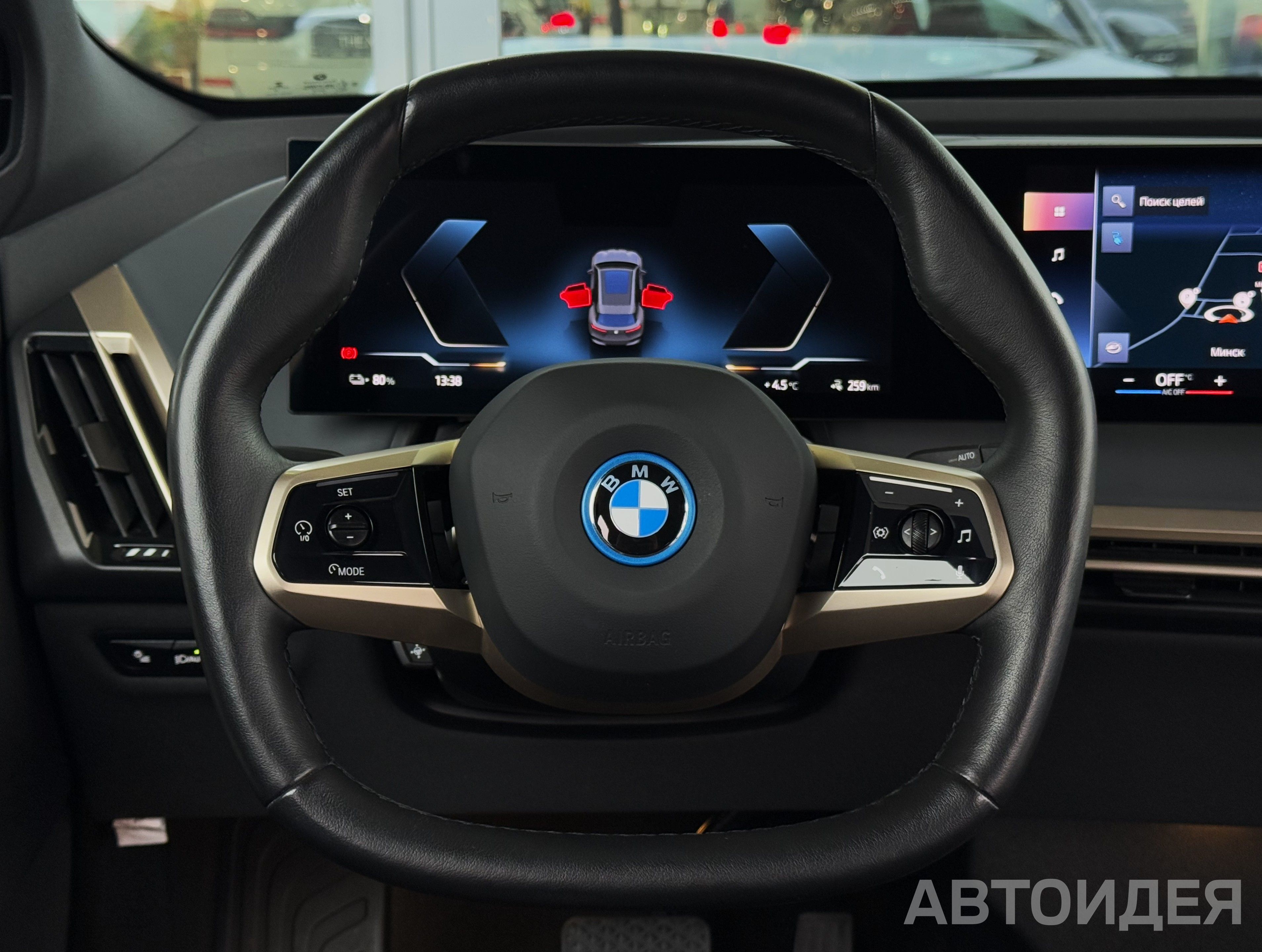 BMW i iX xDrive40 фото 8