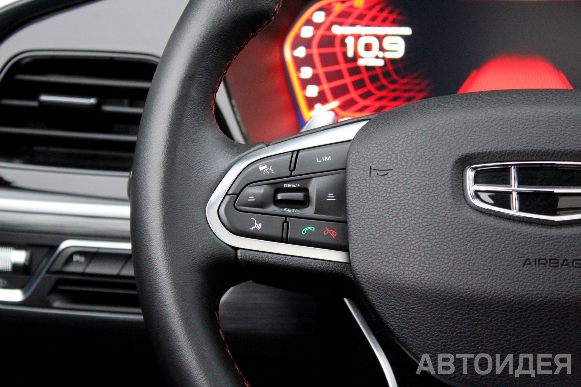 GEELY Tugella фото 10