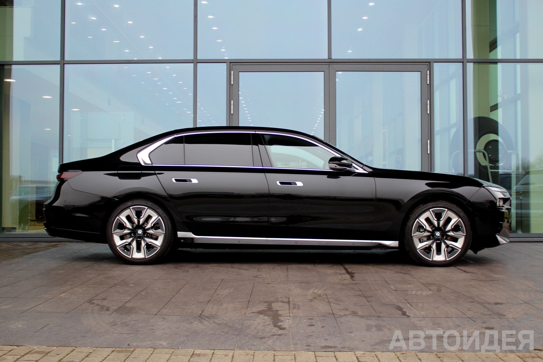 BMW 760i xDrive фото 3