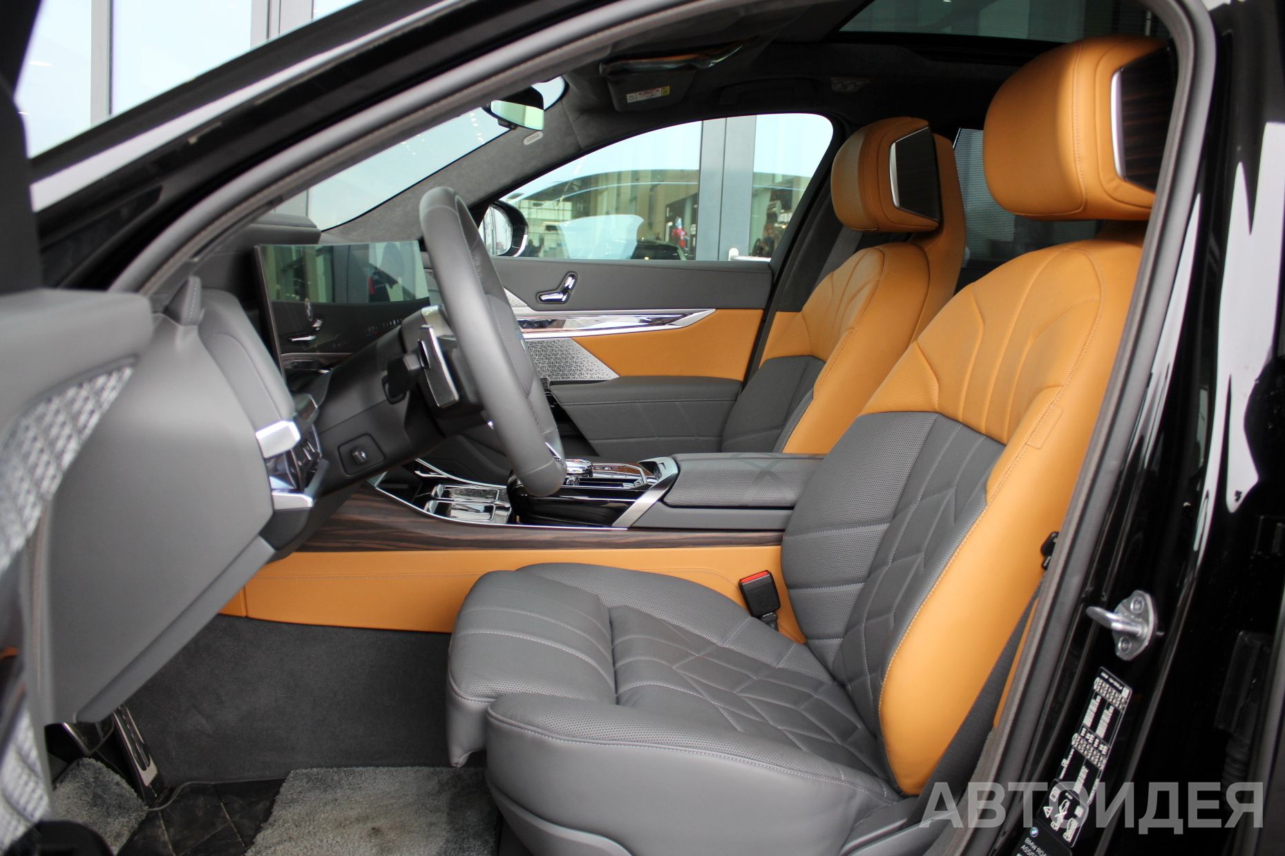 BMW 760i xDrive фото 22