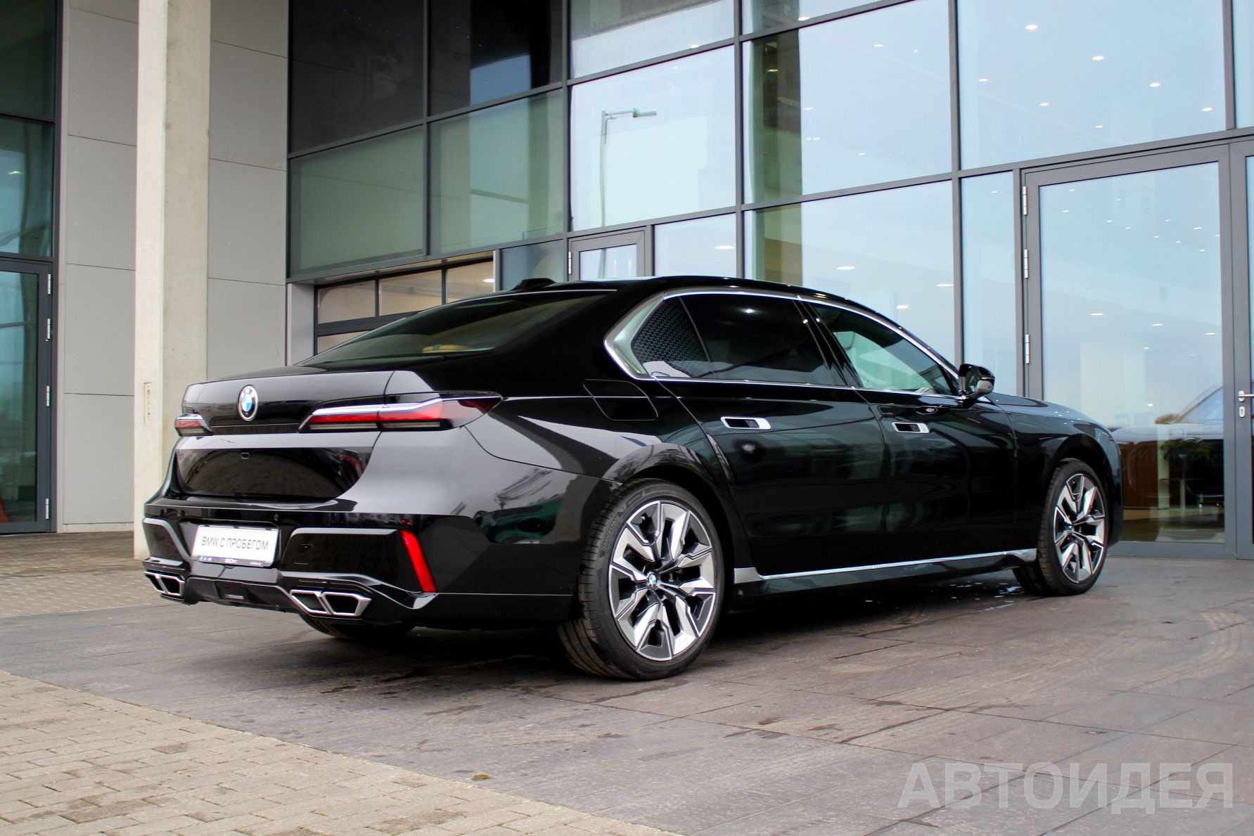 BMW 760i xDrive фото 1