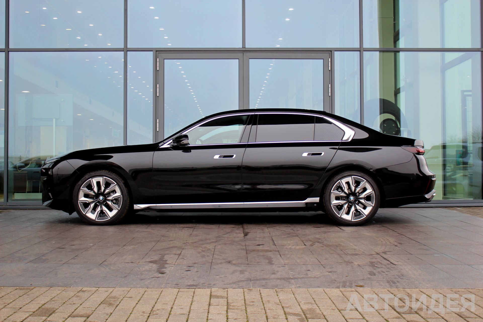 BMW 760i xDrive фото 2