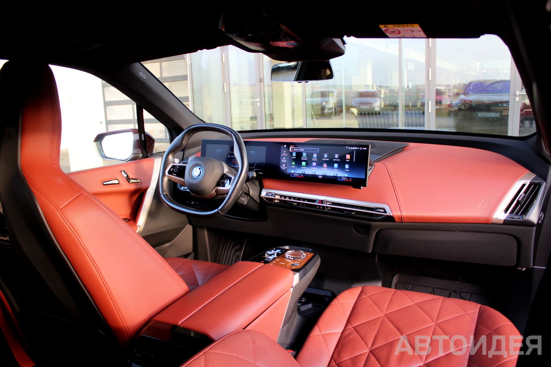 BMW i iX xDrive50 фото 7