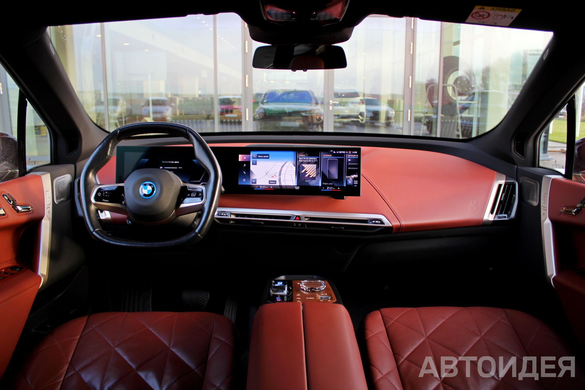 BMW i iX xDrive50 фото 8