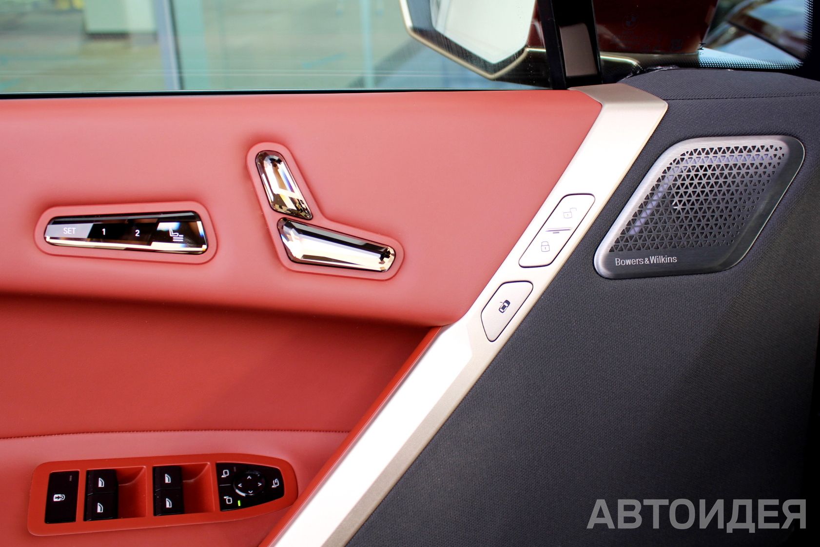 BMW i iX xDrive50 фото 22