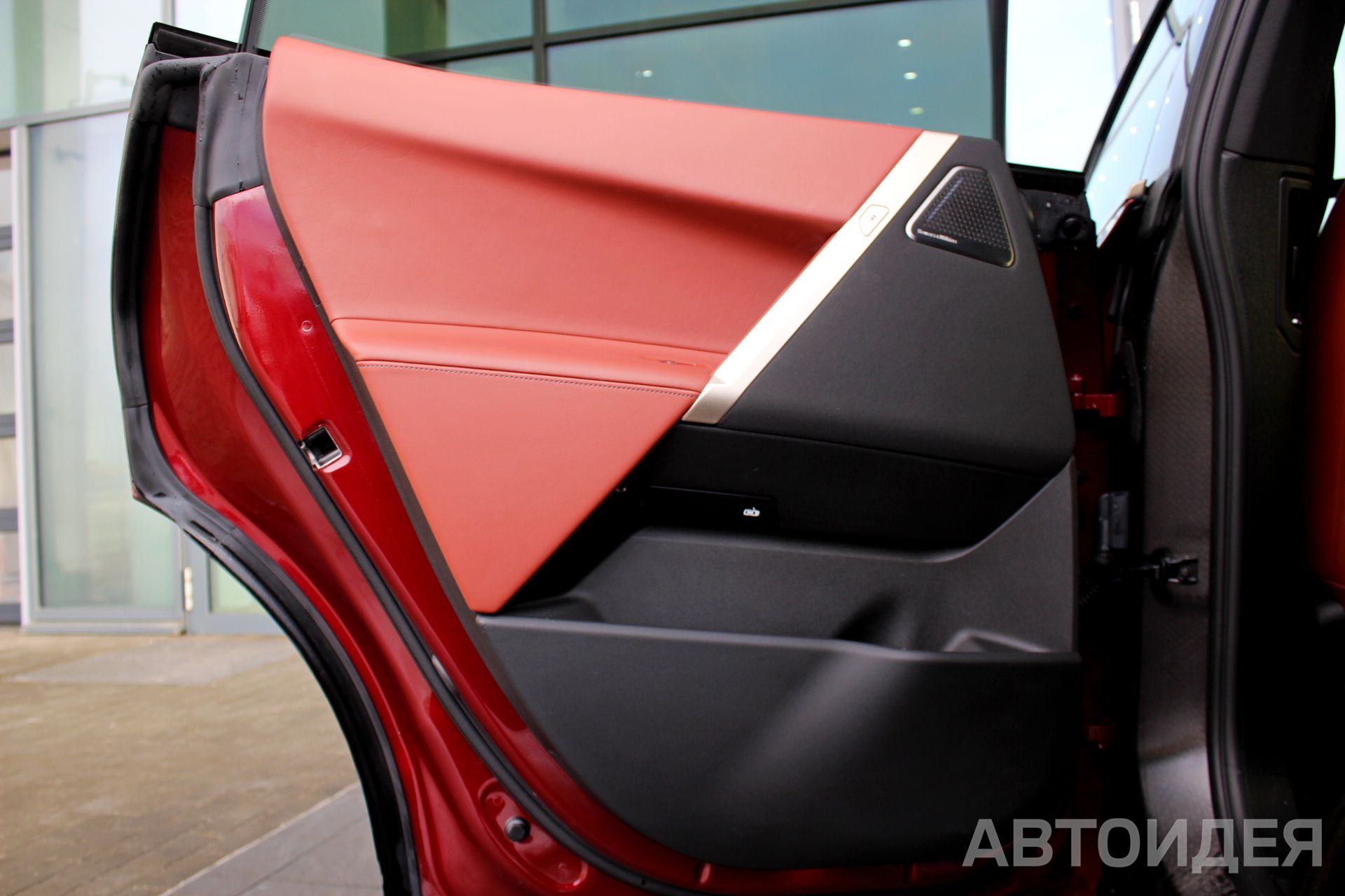 BMW i iX xDrive50 фото 24