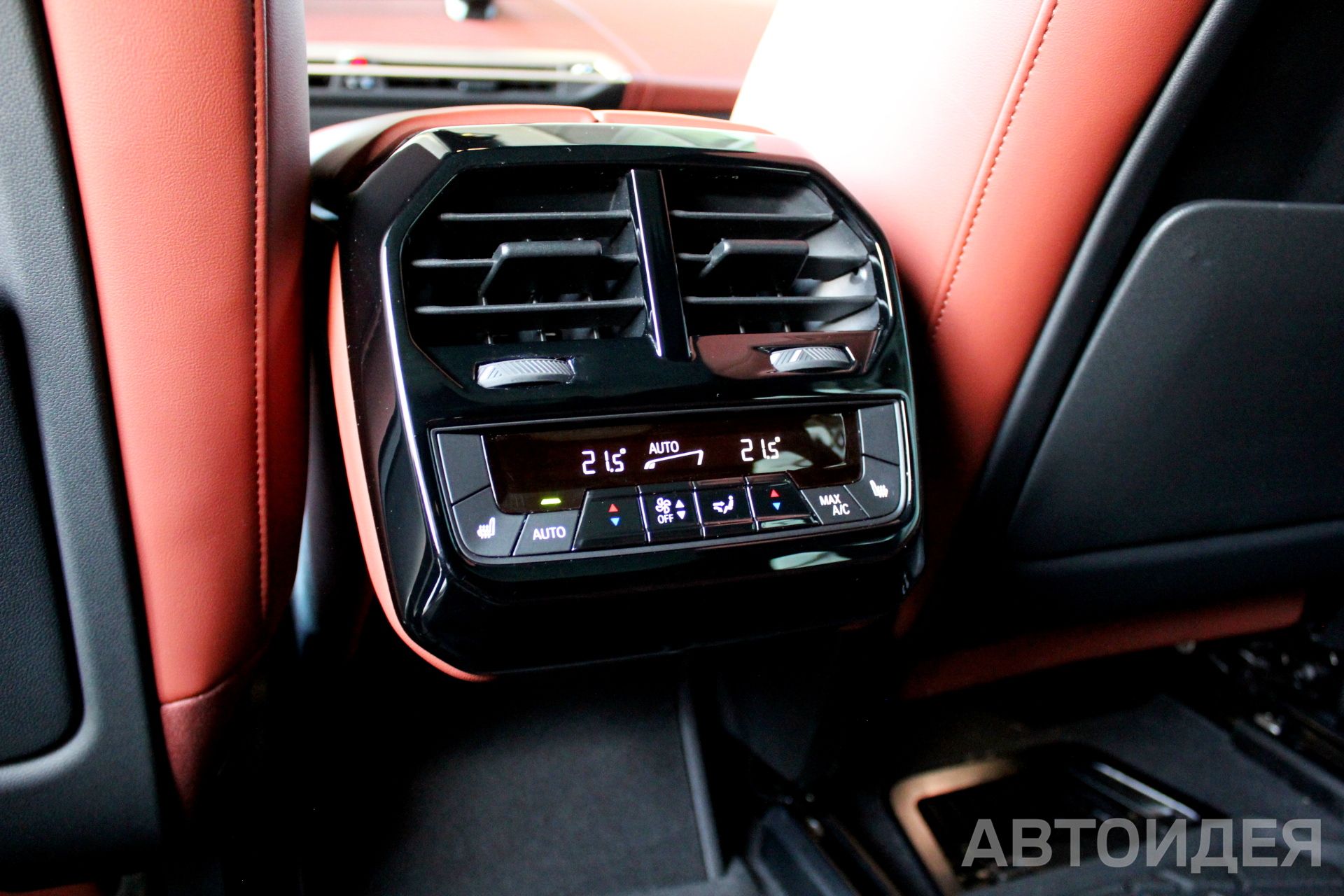 BMW i iX xDrive50 фото 26