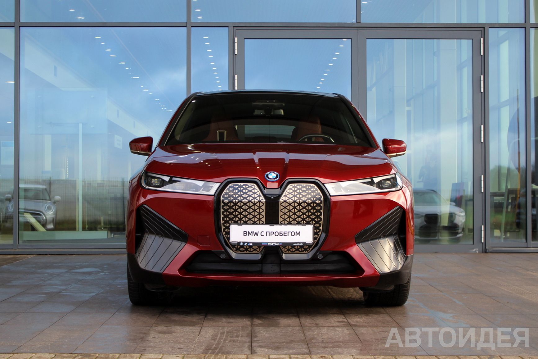 BMW i iX xDrive50 фото 4