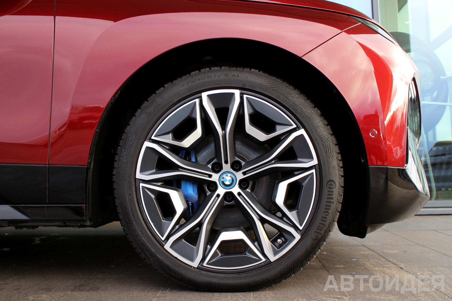 BMW i iX xDrive50 фото 6