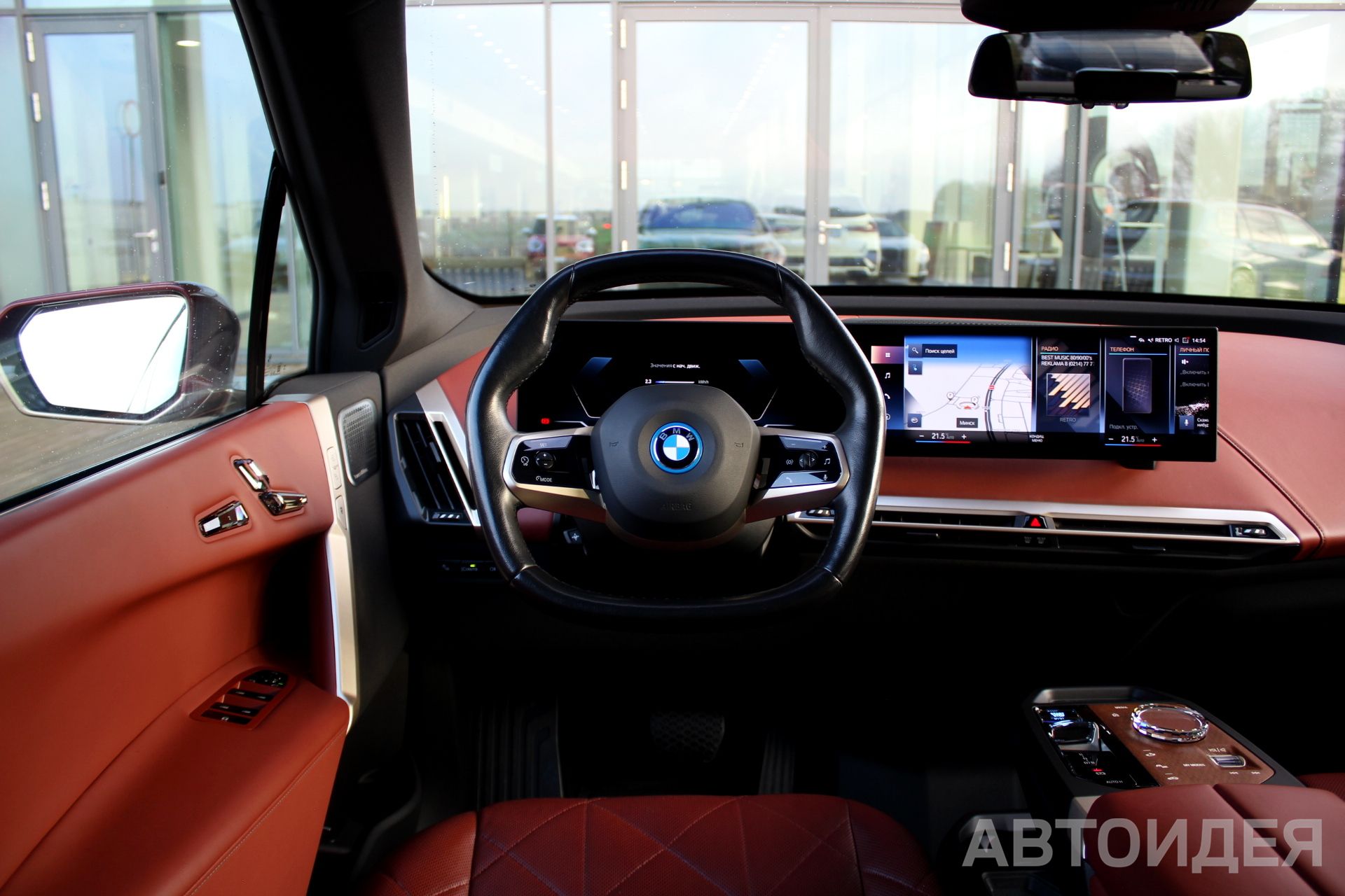 BMW i iX xDrive50 фото 9