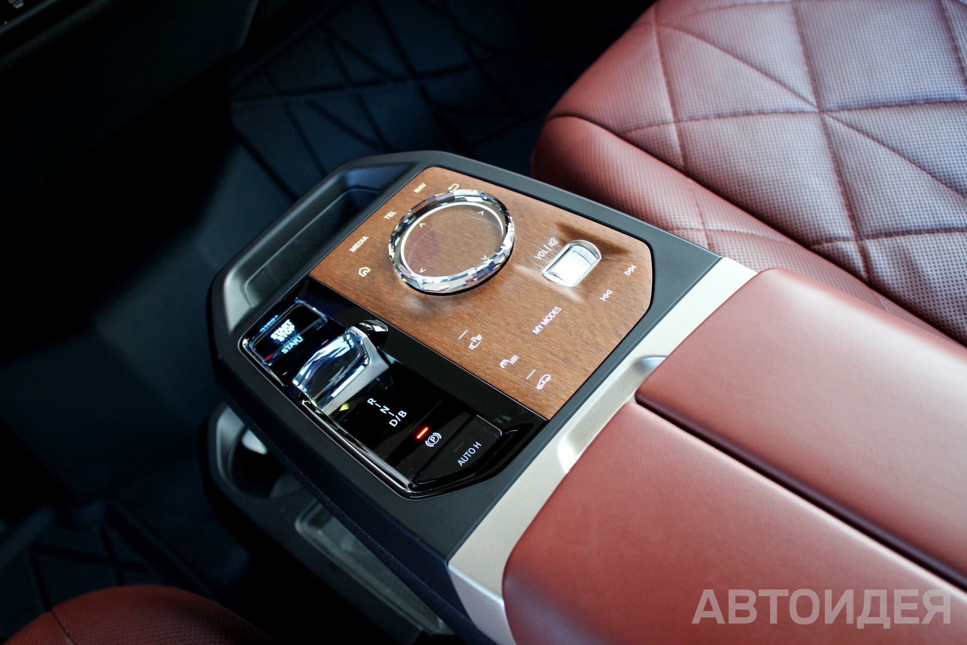 BMW i iX xDrive50 фото 20