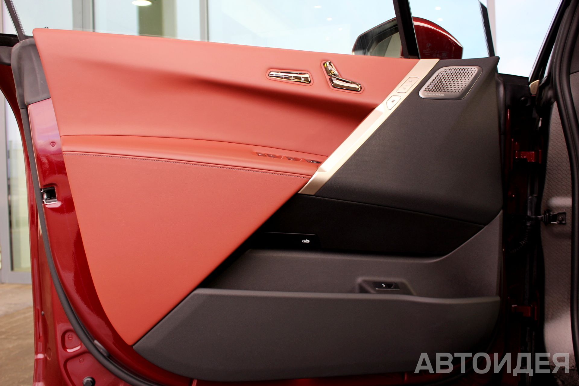 BMW i iX xDrive50 фото 21