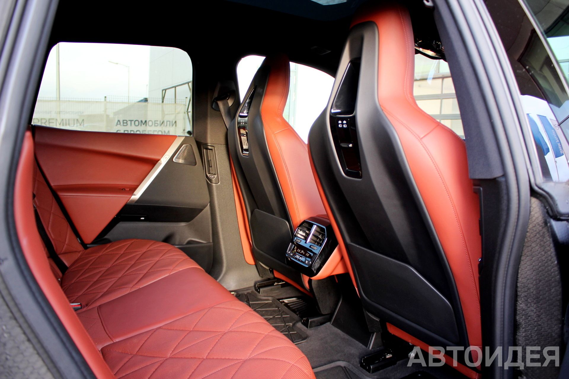 BMW i iX xDrive50 фото 27