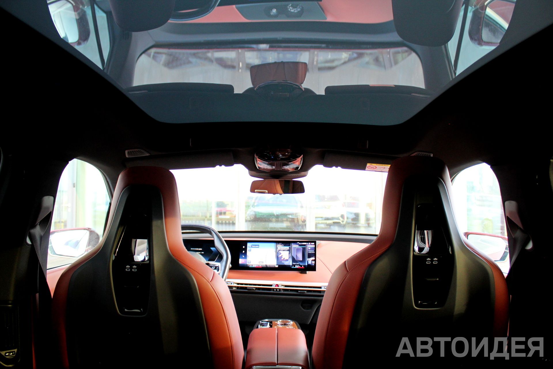 BMW i iX xDrive50 фото 28
