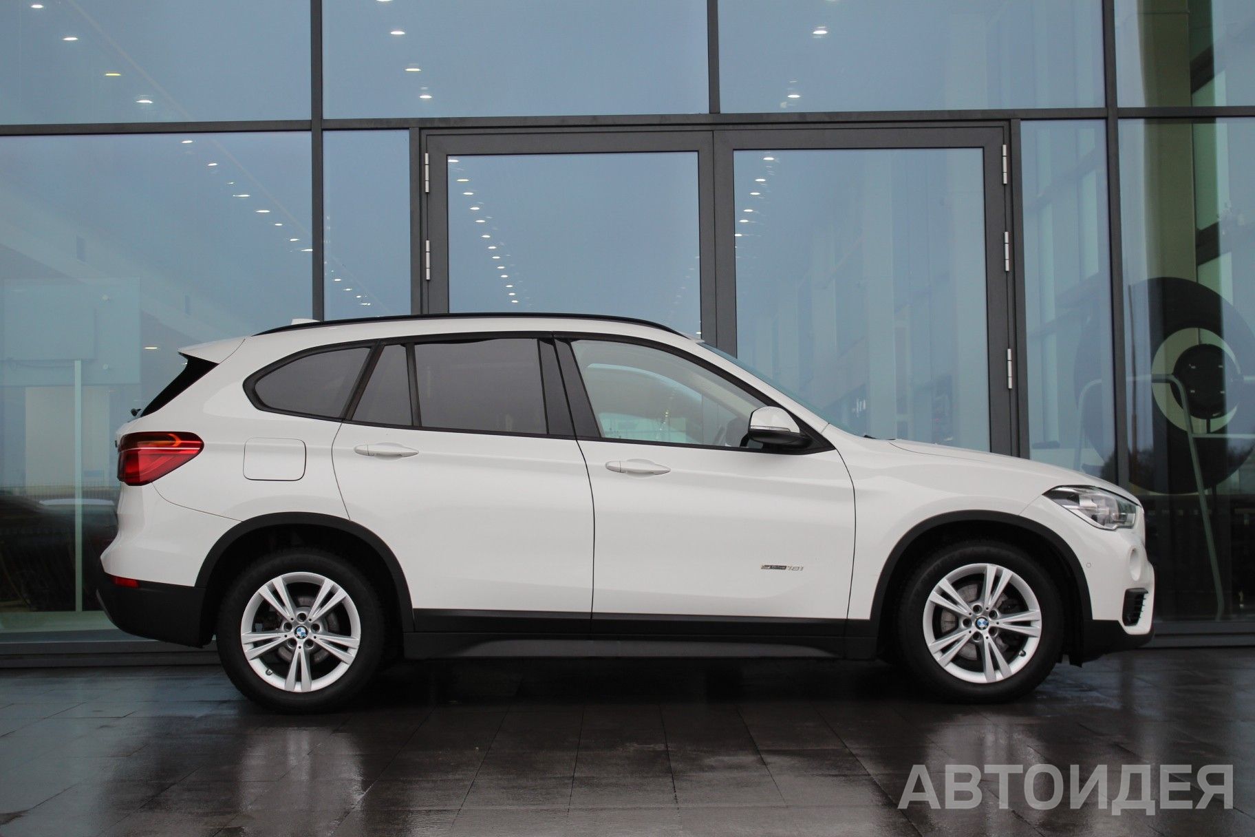 BMW X1 sDrive 18i фото 2