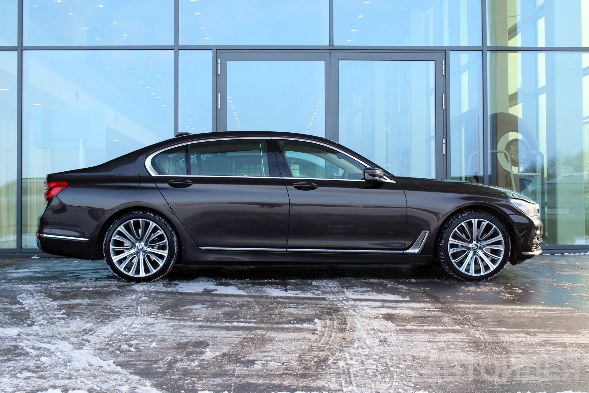 BMW 750Li xDrive Sedan фото 3