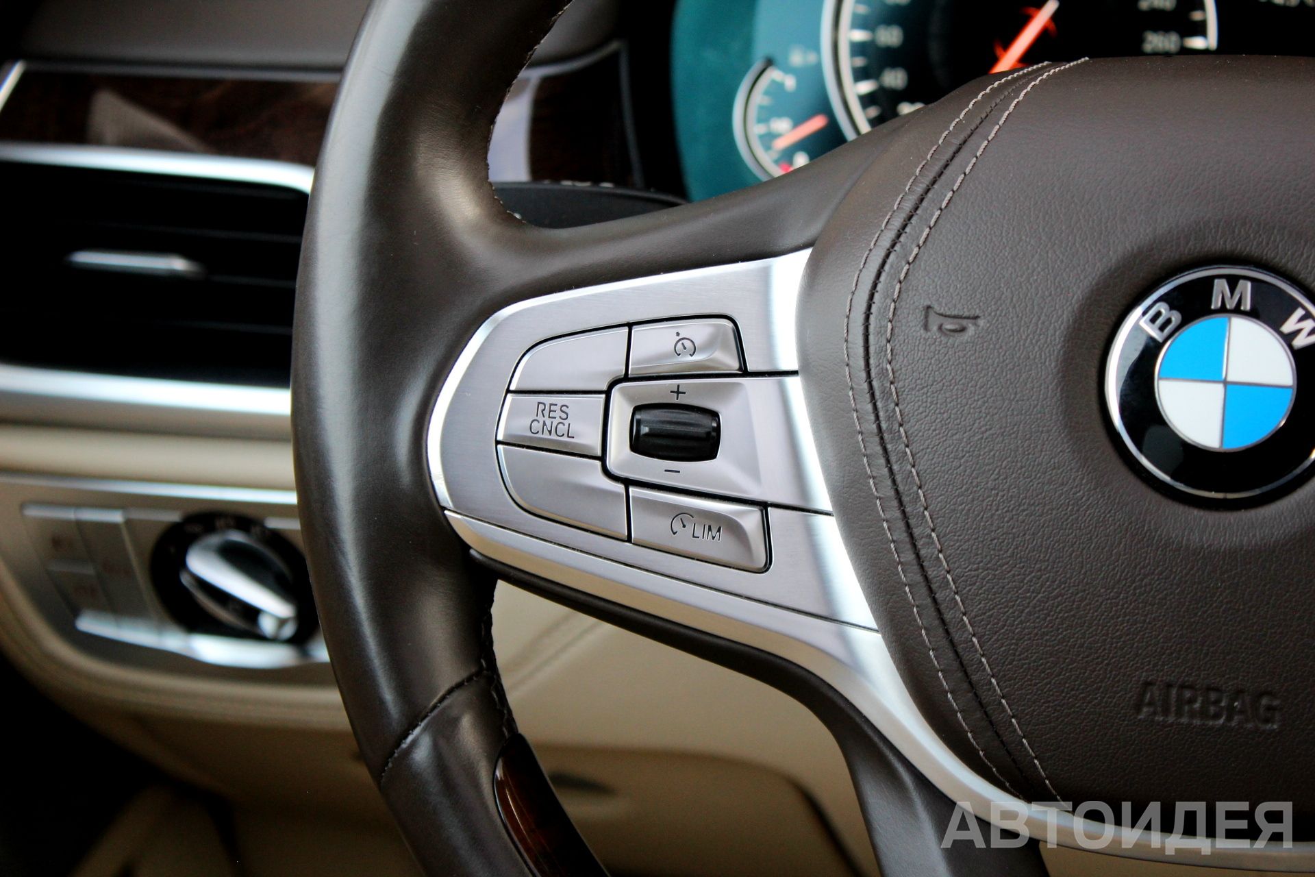 BMW 750Li xDrive Sedan фото 10