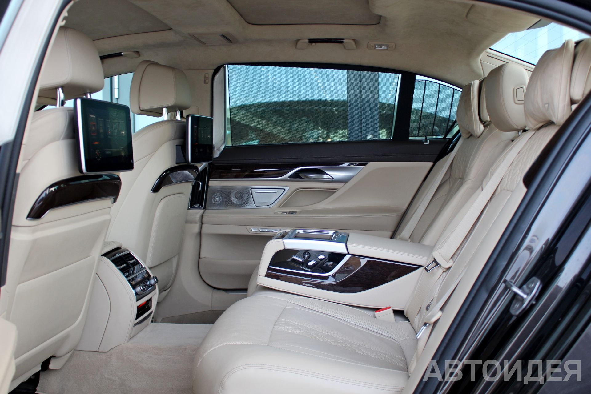 BMW 750Li xDrive Sedan фото 24