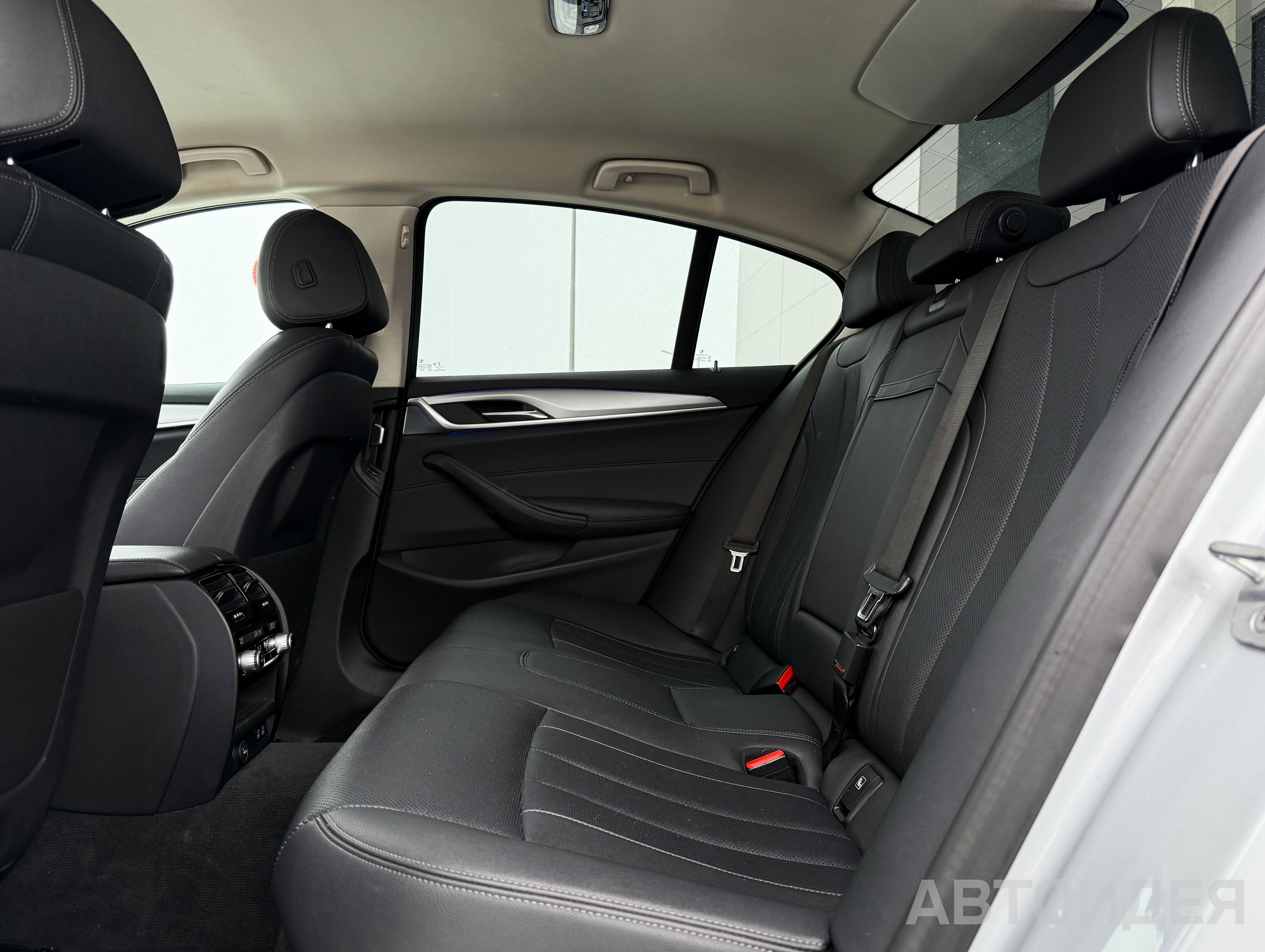 BMW 530d xDrive Sedan фото 15