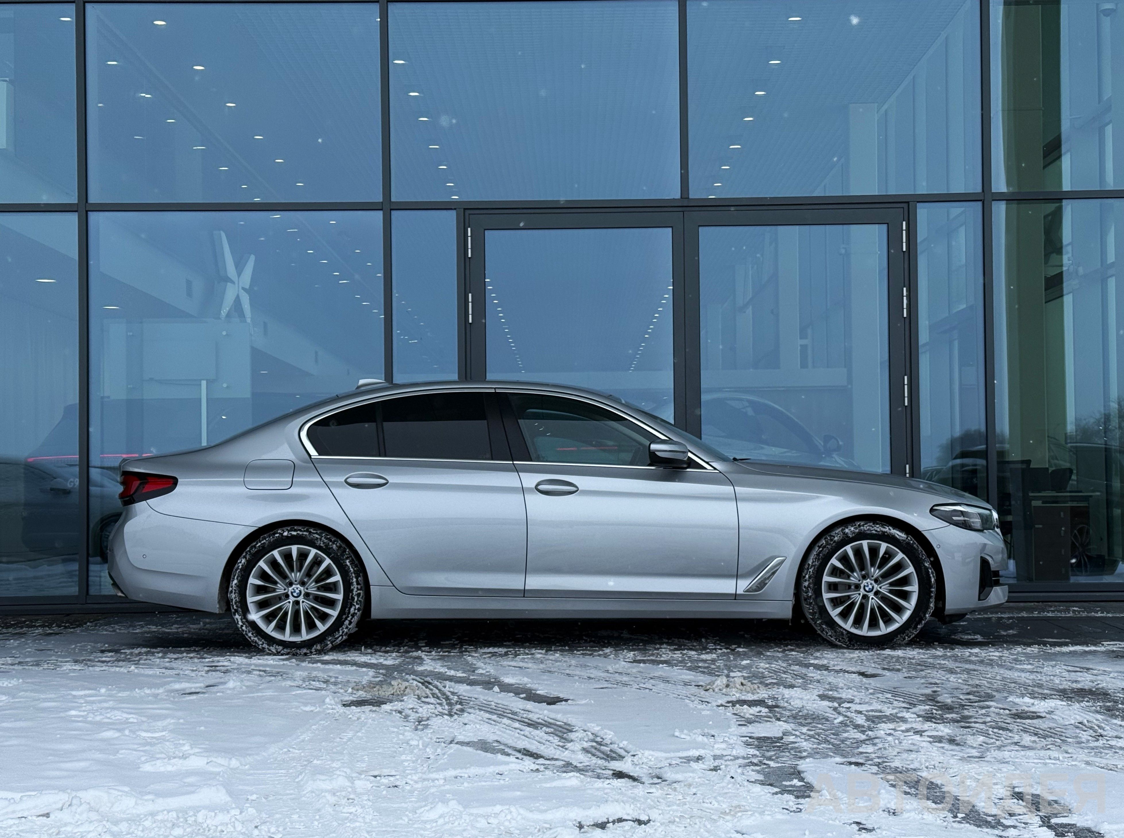 BMW 530d xDrive Sedan Серебристый ледник металлик фото 2