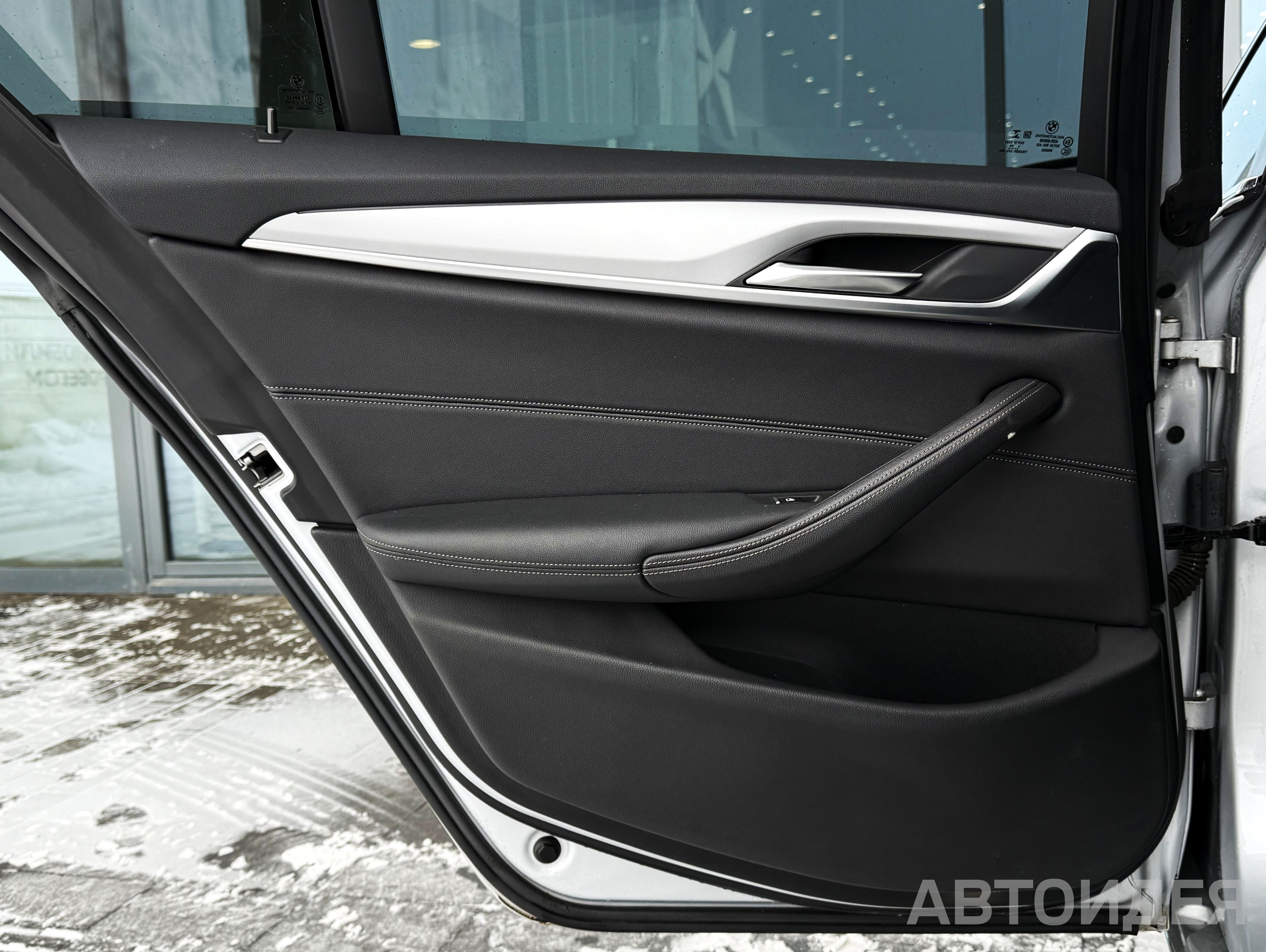 BMW 530d xDrive Sedan Серебристый ледник металлик фото 14