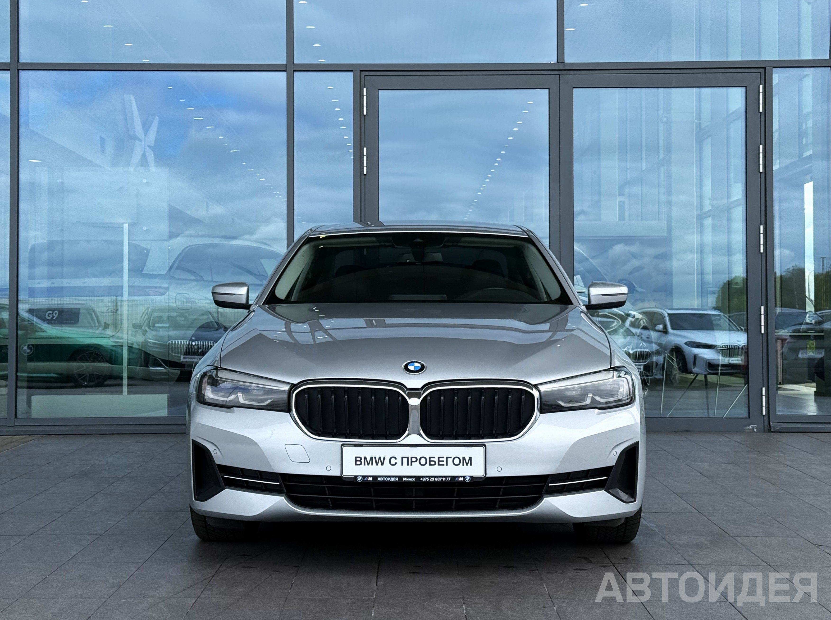 BMW 530d xDrive Sedan Серебристый ледник металлик фото 1
