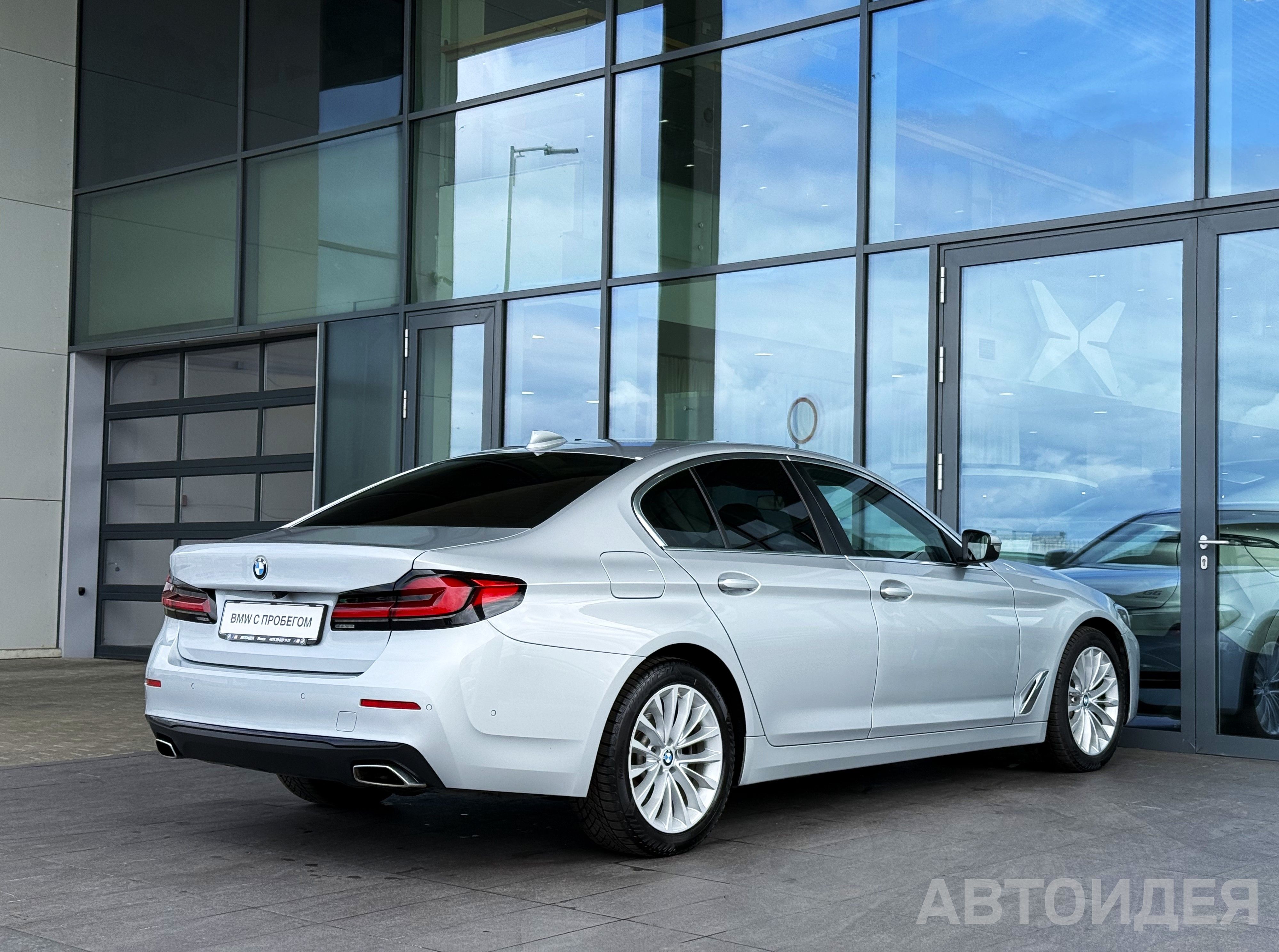 BMW 530d xDrive Sedan Серебристый ледник металлик фото 3