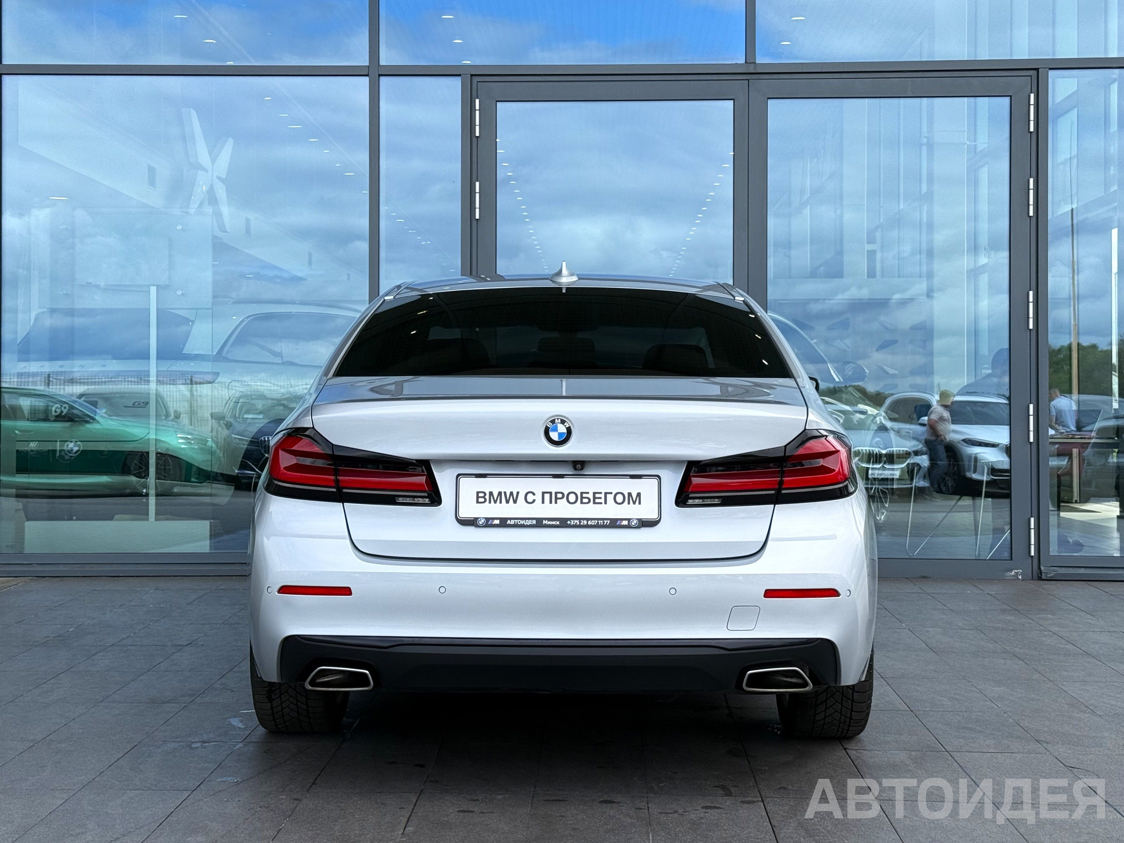 BMW 530d xDrive Sedan Серебристый ледник металлик фото 4