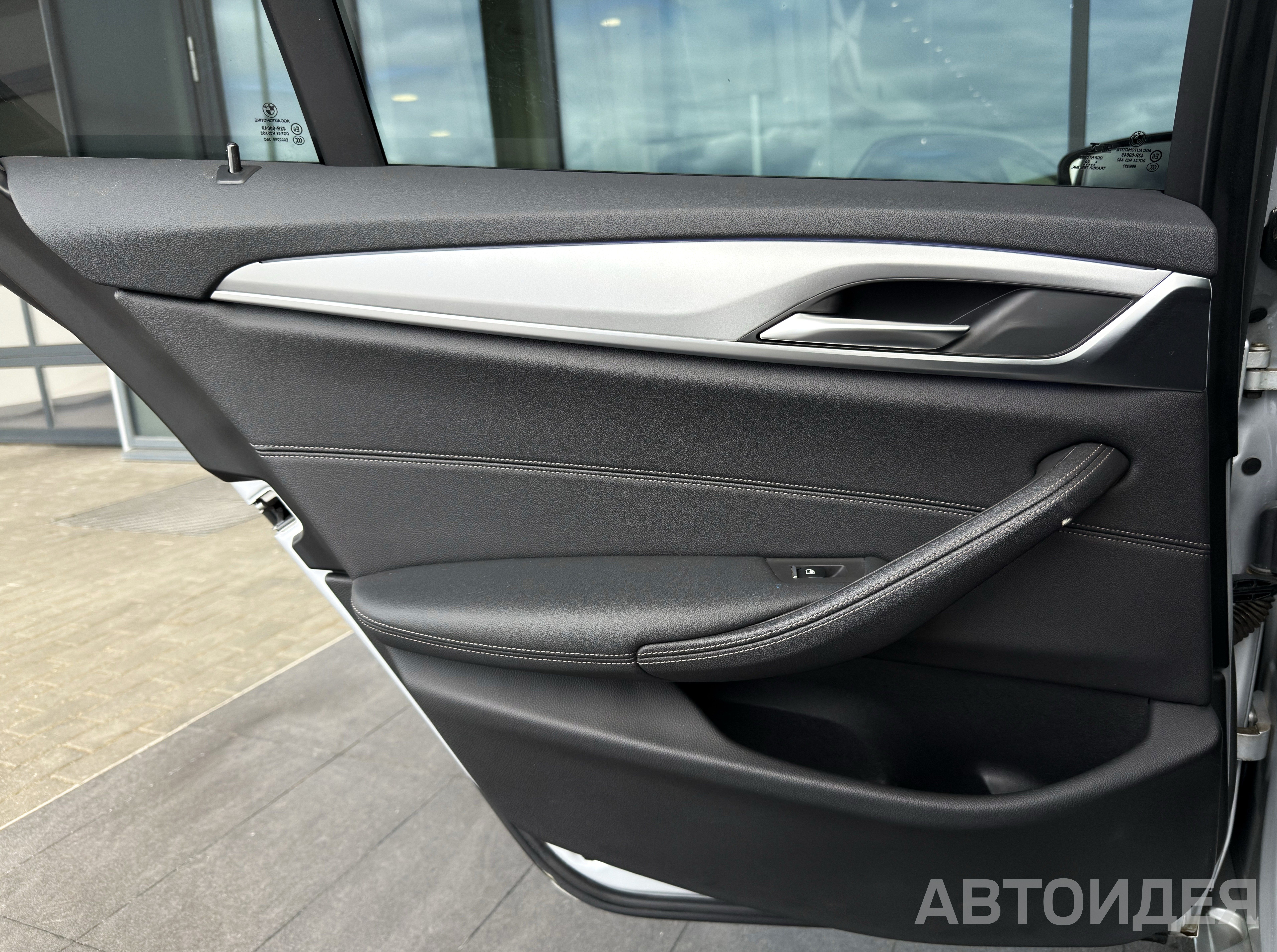 BMW 530d xDrive Sedan Серебристый ледник металлик фото 14