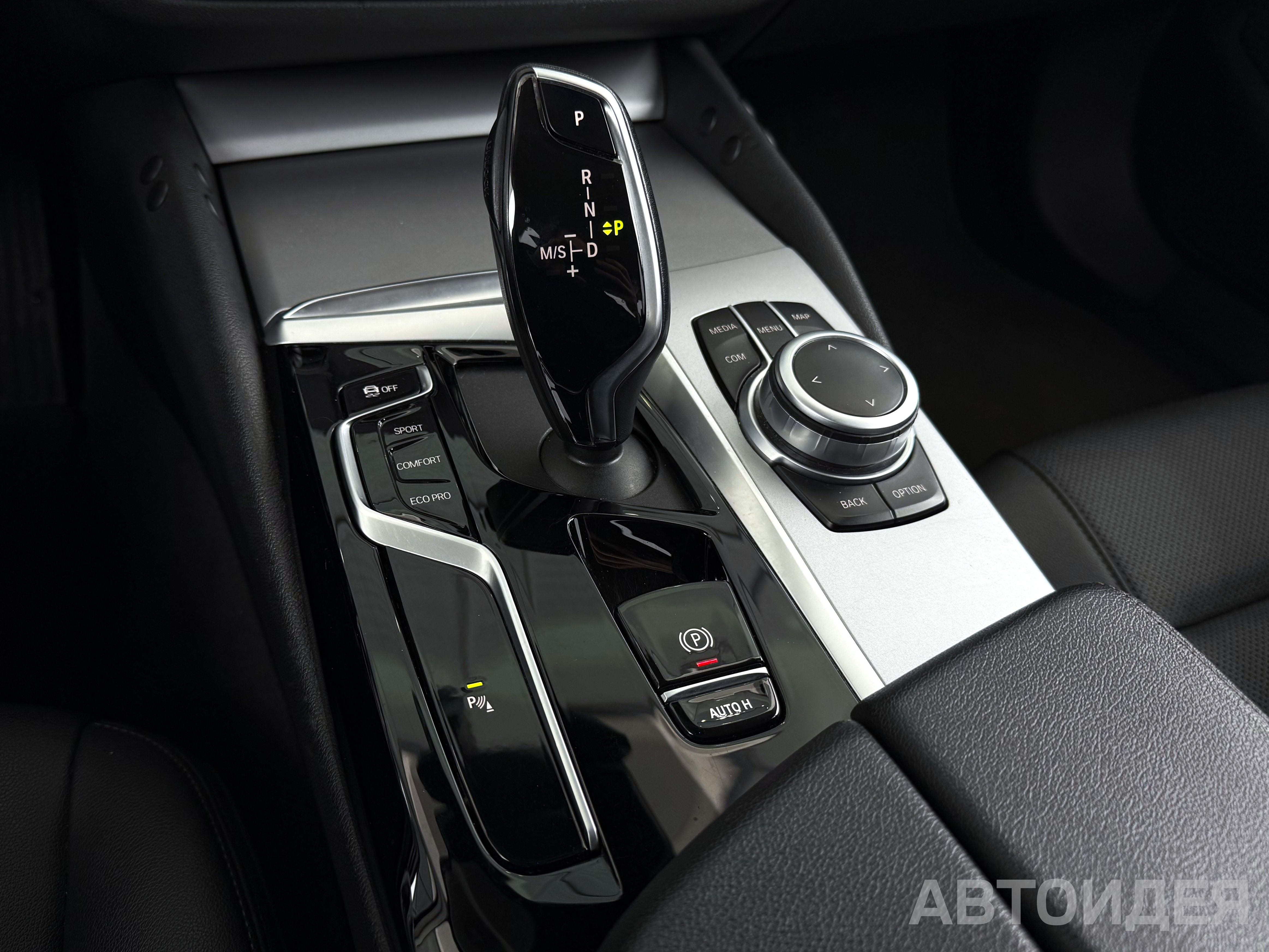BMW 530d xDrive Sedan Серебристый ледник металлик фото 17