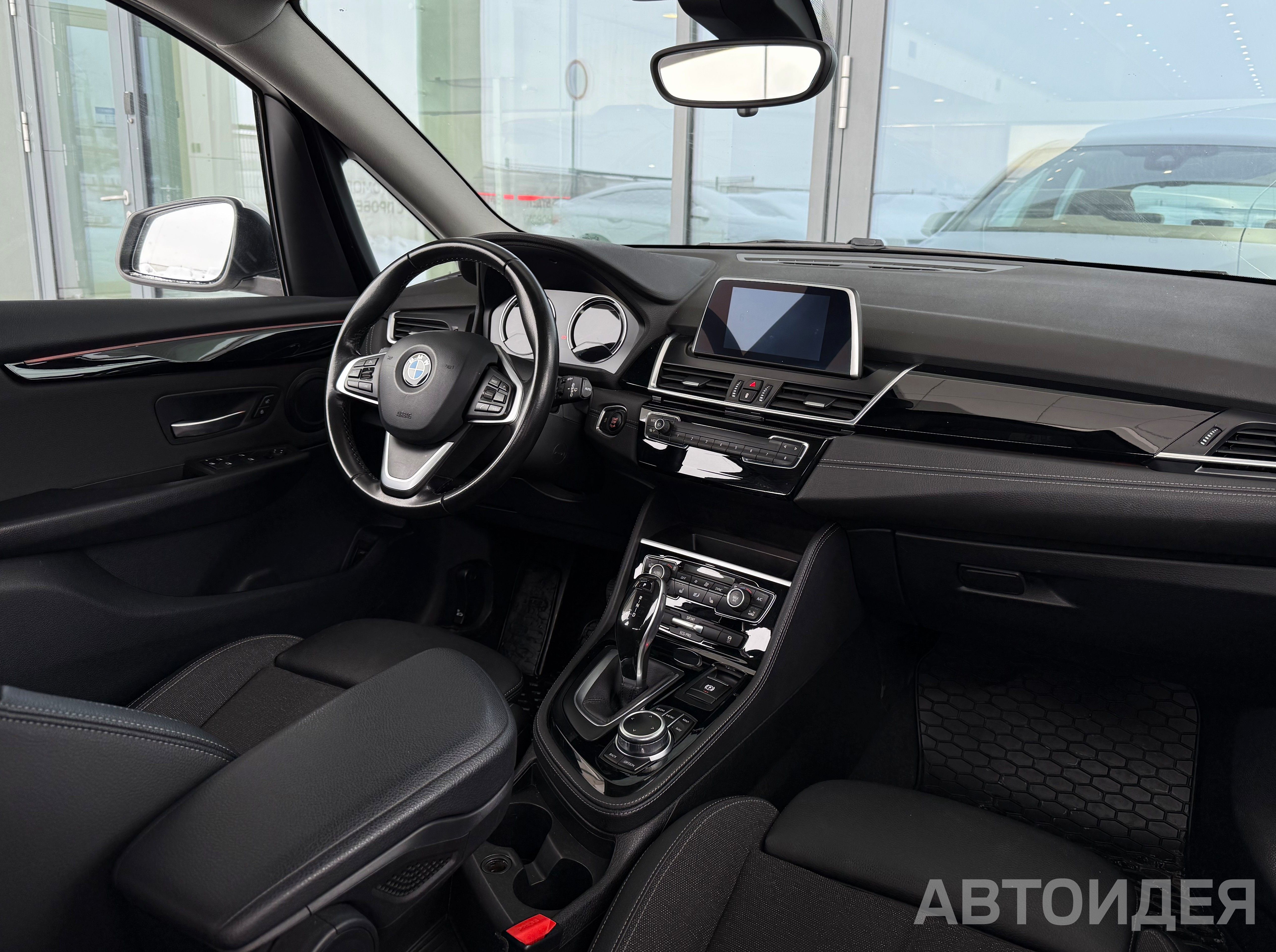 BMW 218i Active Tourer фото 5