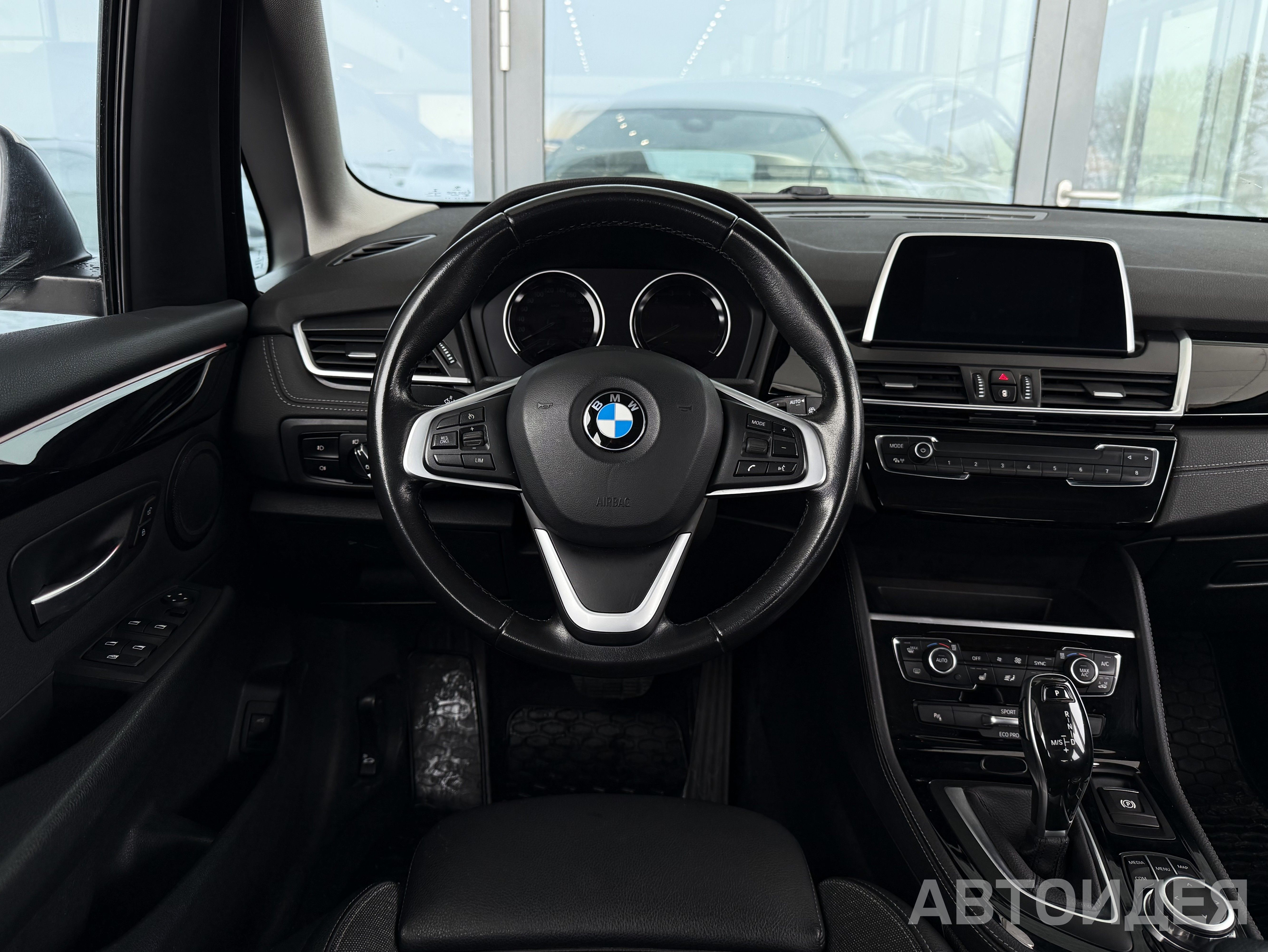 BMW 218i Active Tourer фото 7