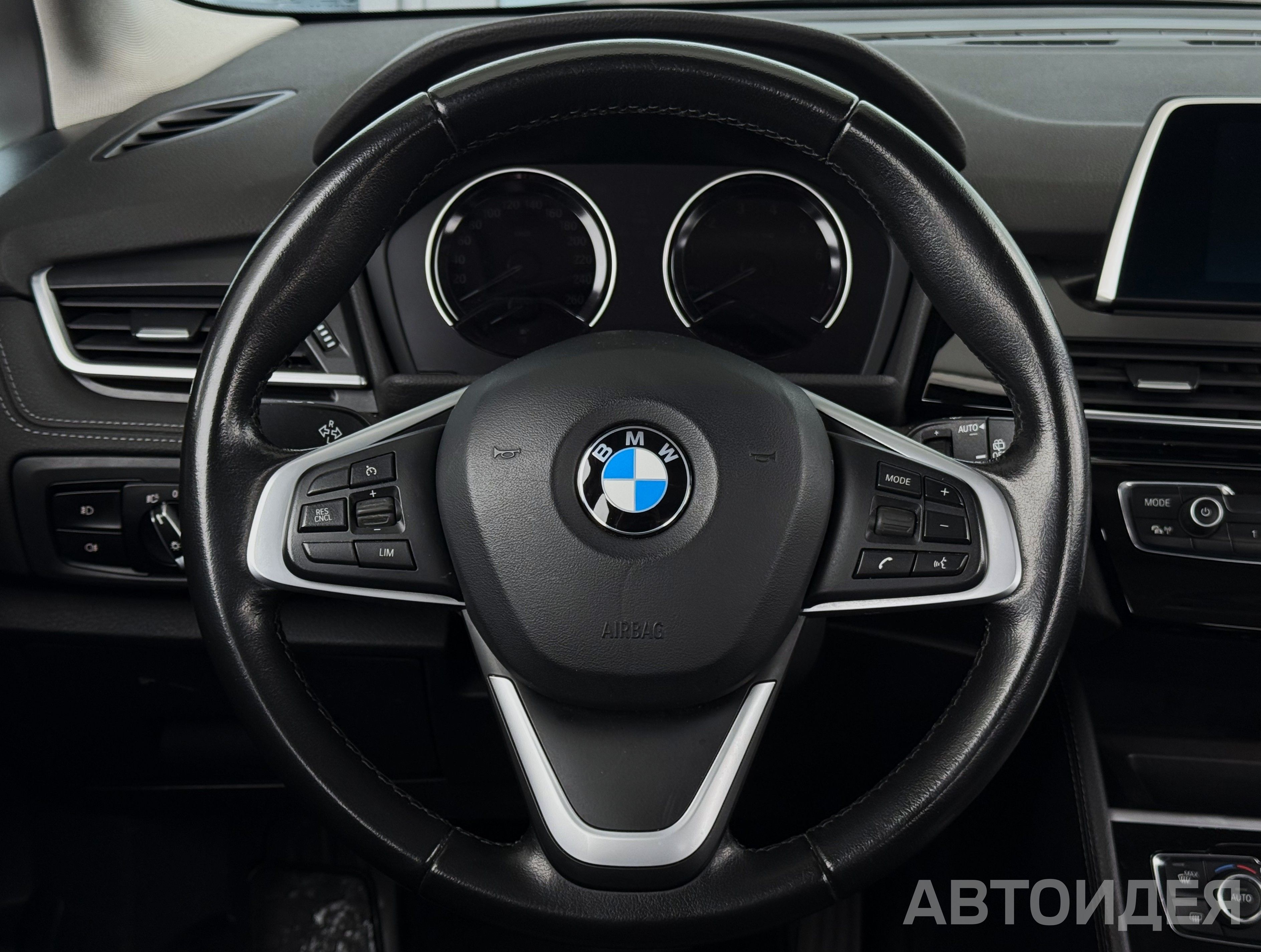 BMW 218i Active Tourer фото 8