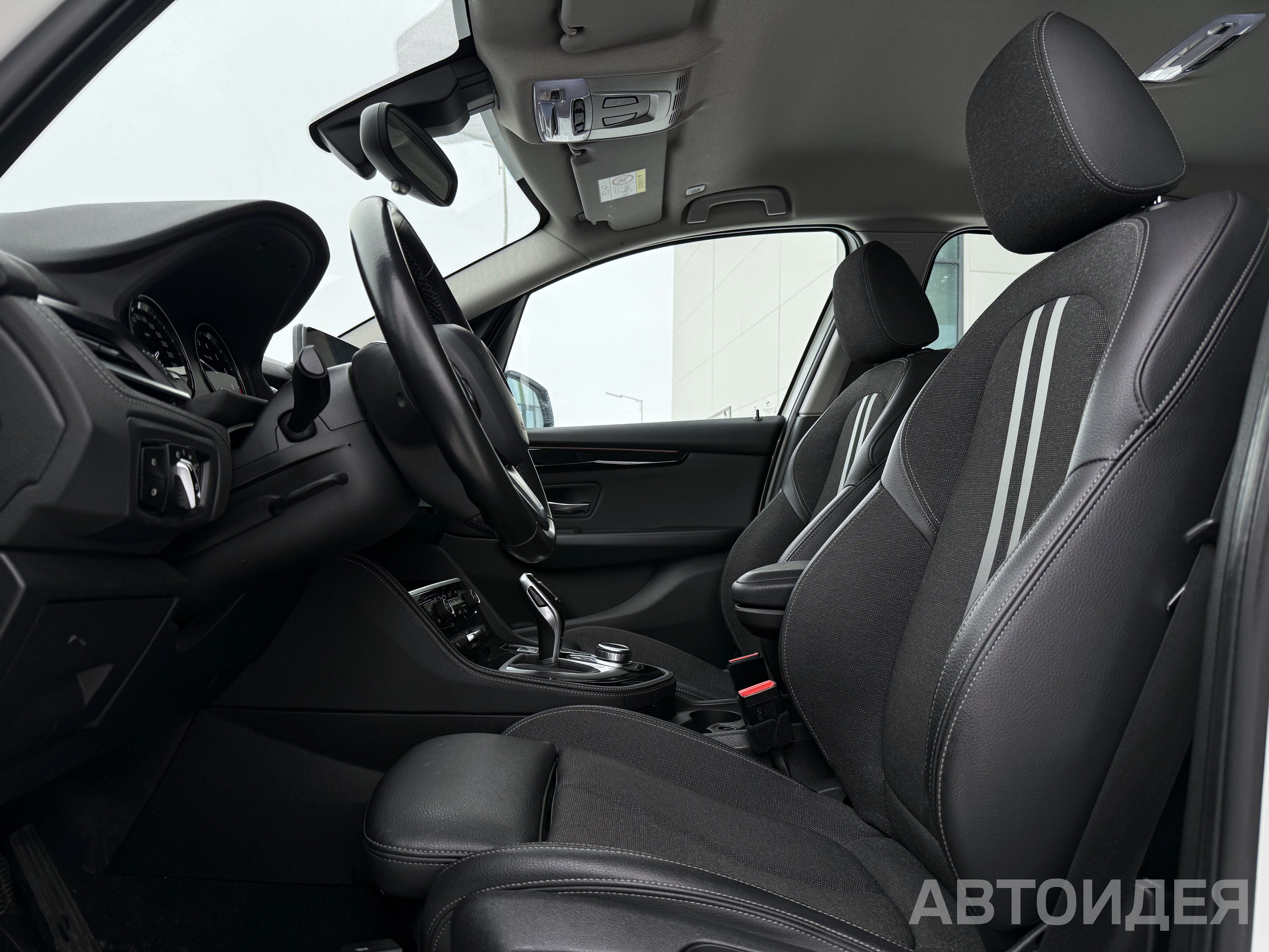 BMW 218i Active Tourer фото 11