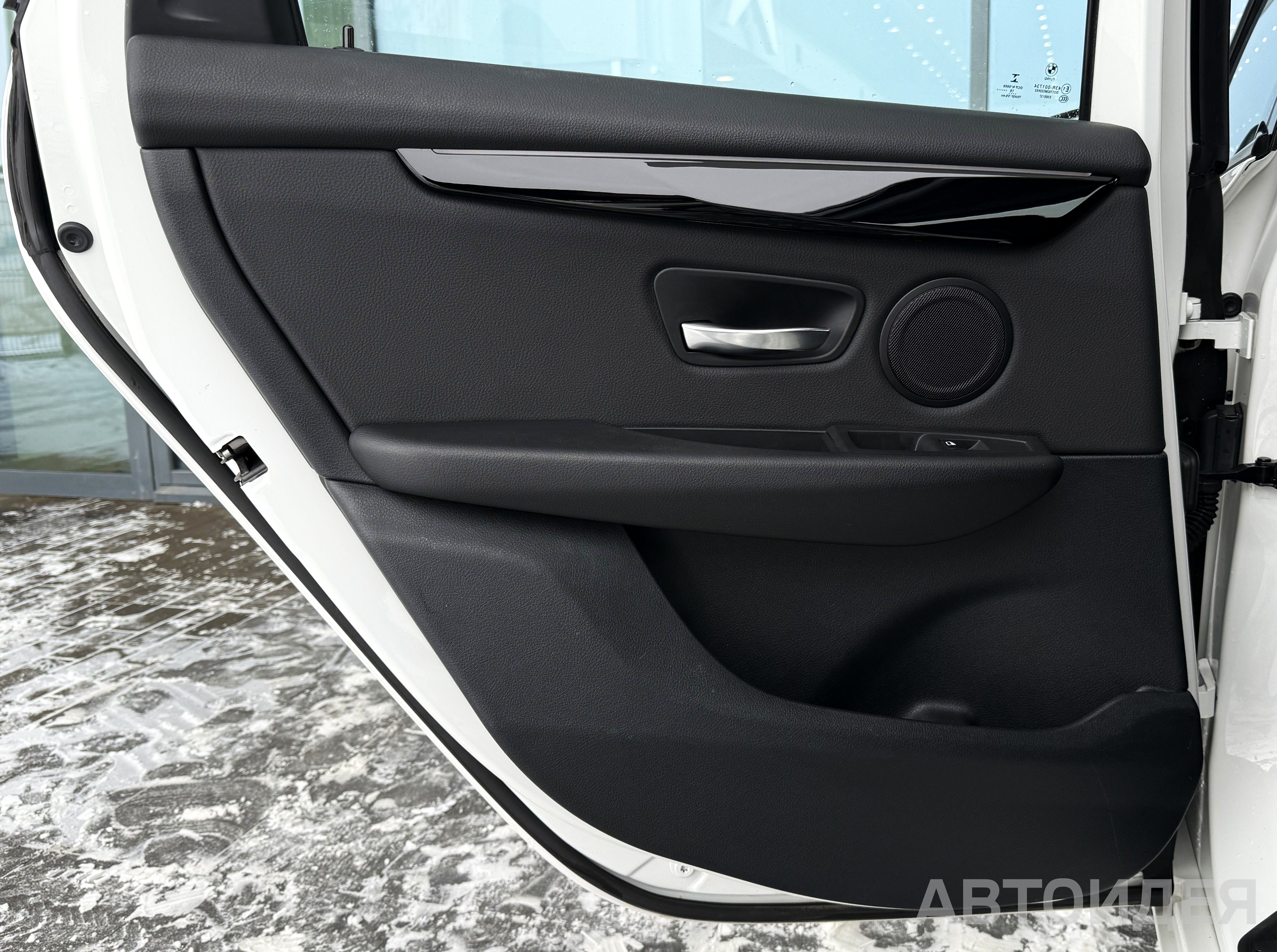 BMW 218i Active Tourer фото 12