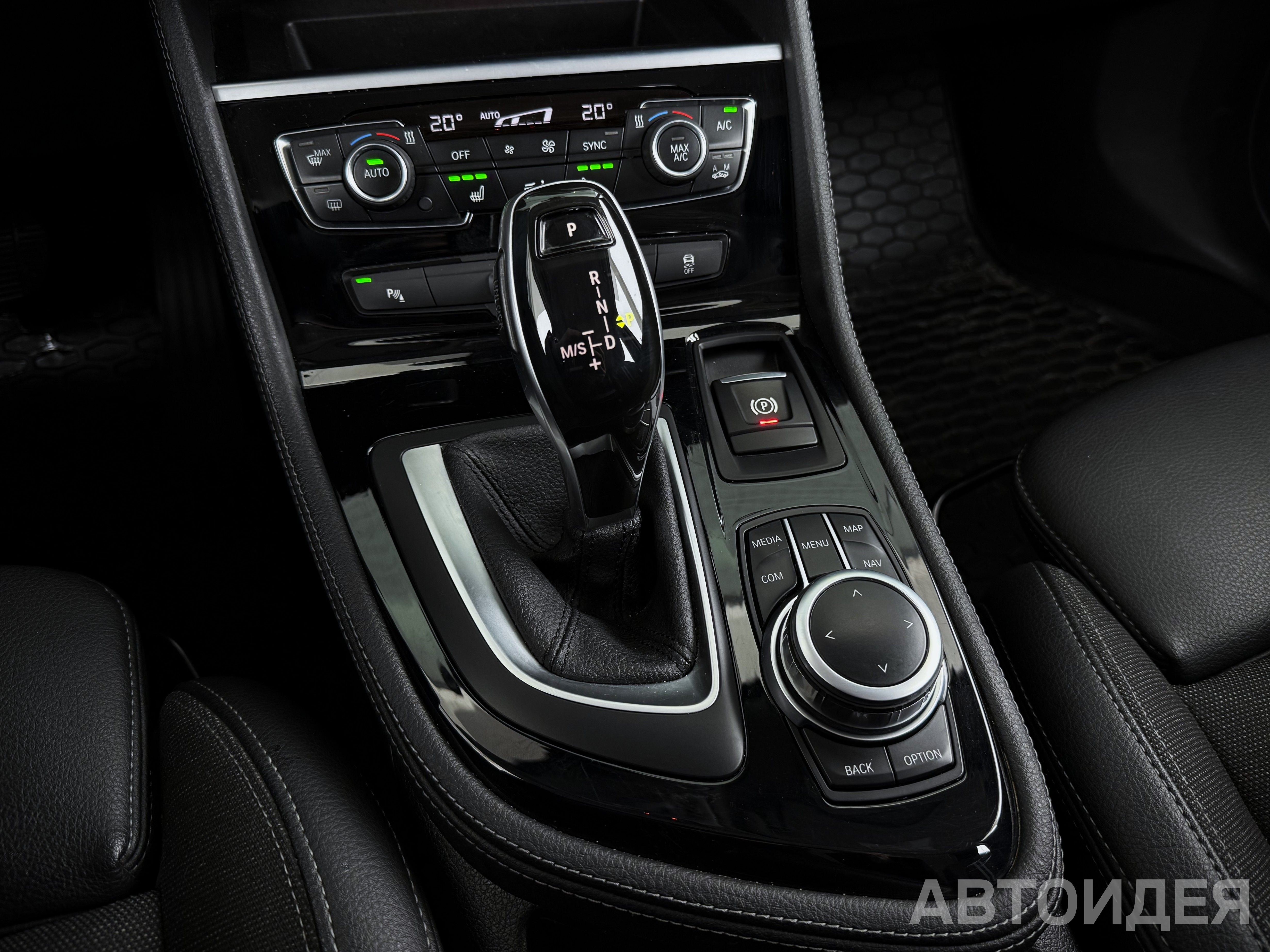 BMW 218i Active Tourer фото 14