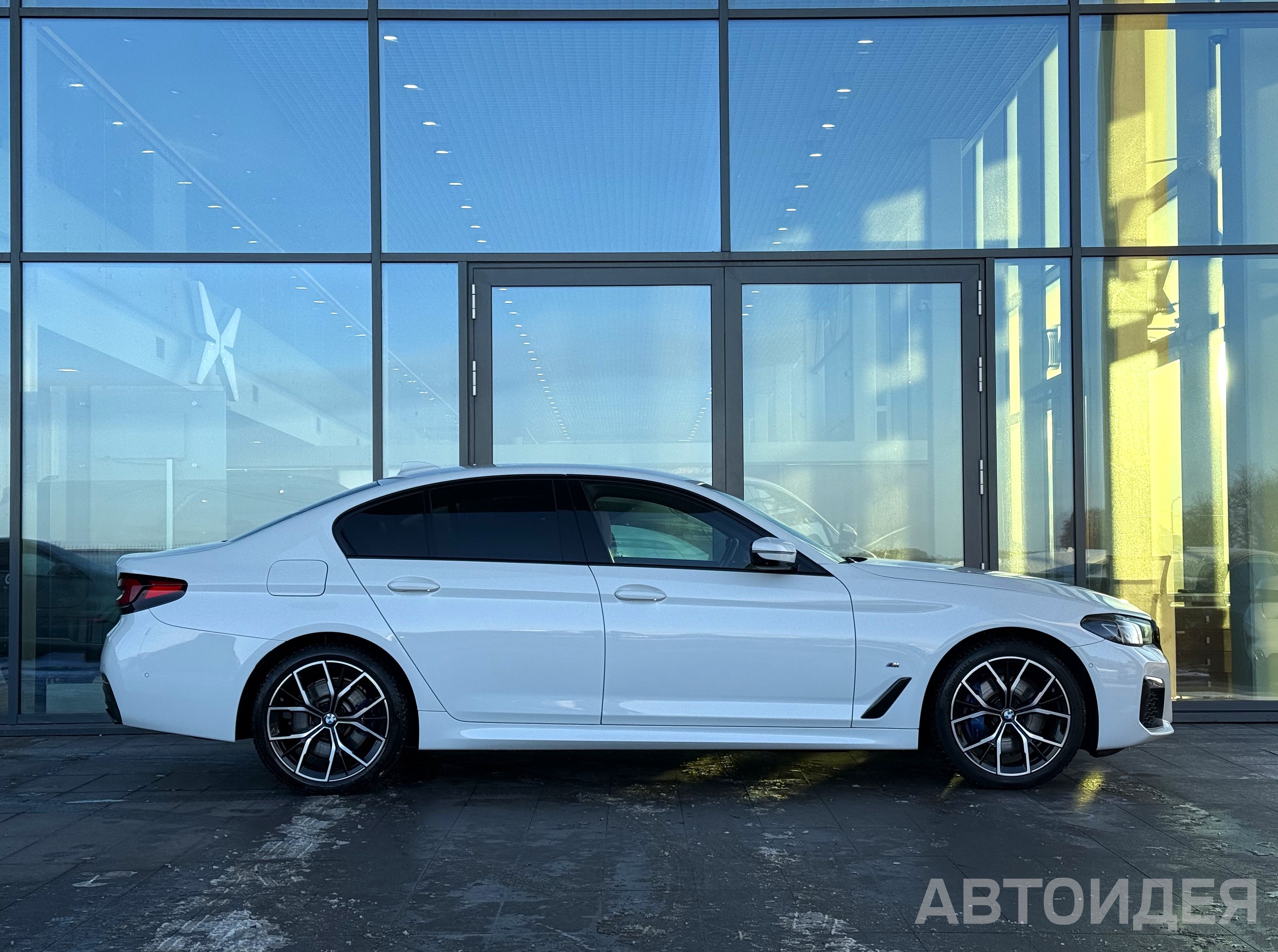 BMW 530i xDrive Sedan Белоснежный неметаллик фото 2