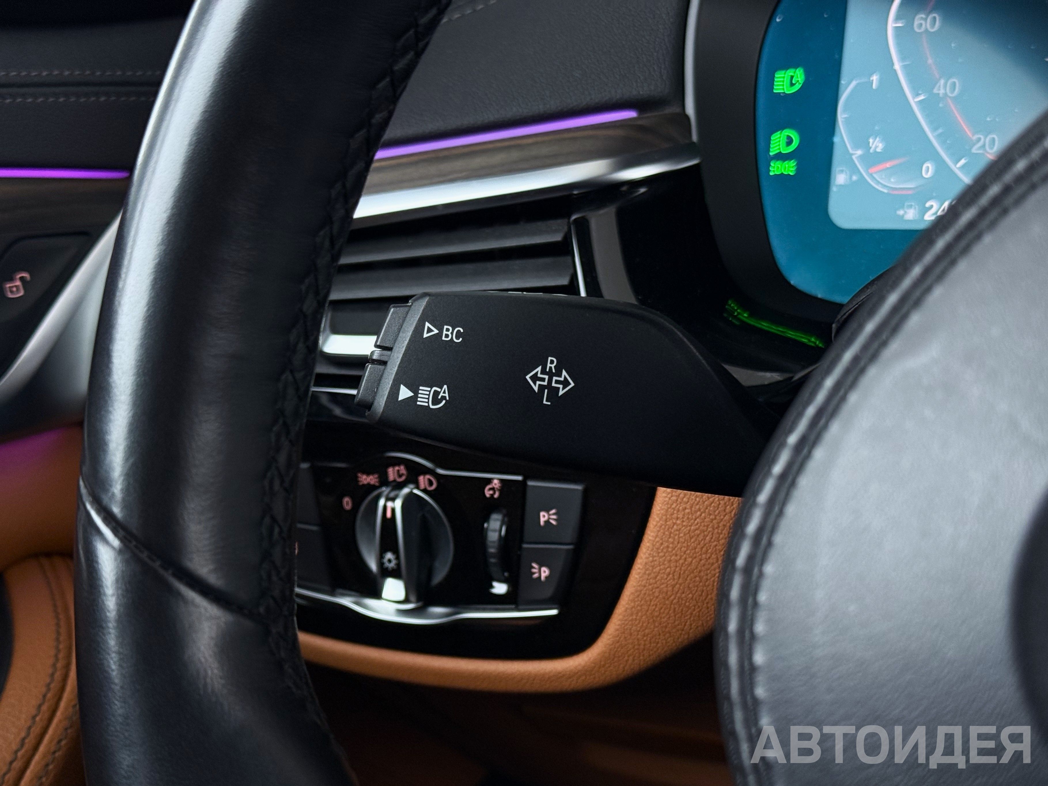 BMW 530i xDrive Sedan Белоснежный неметаллик фото 10