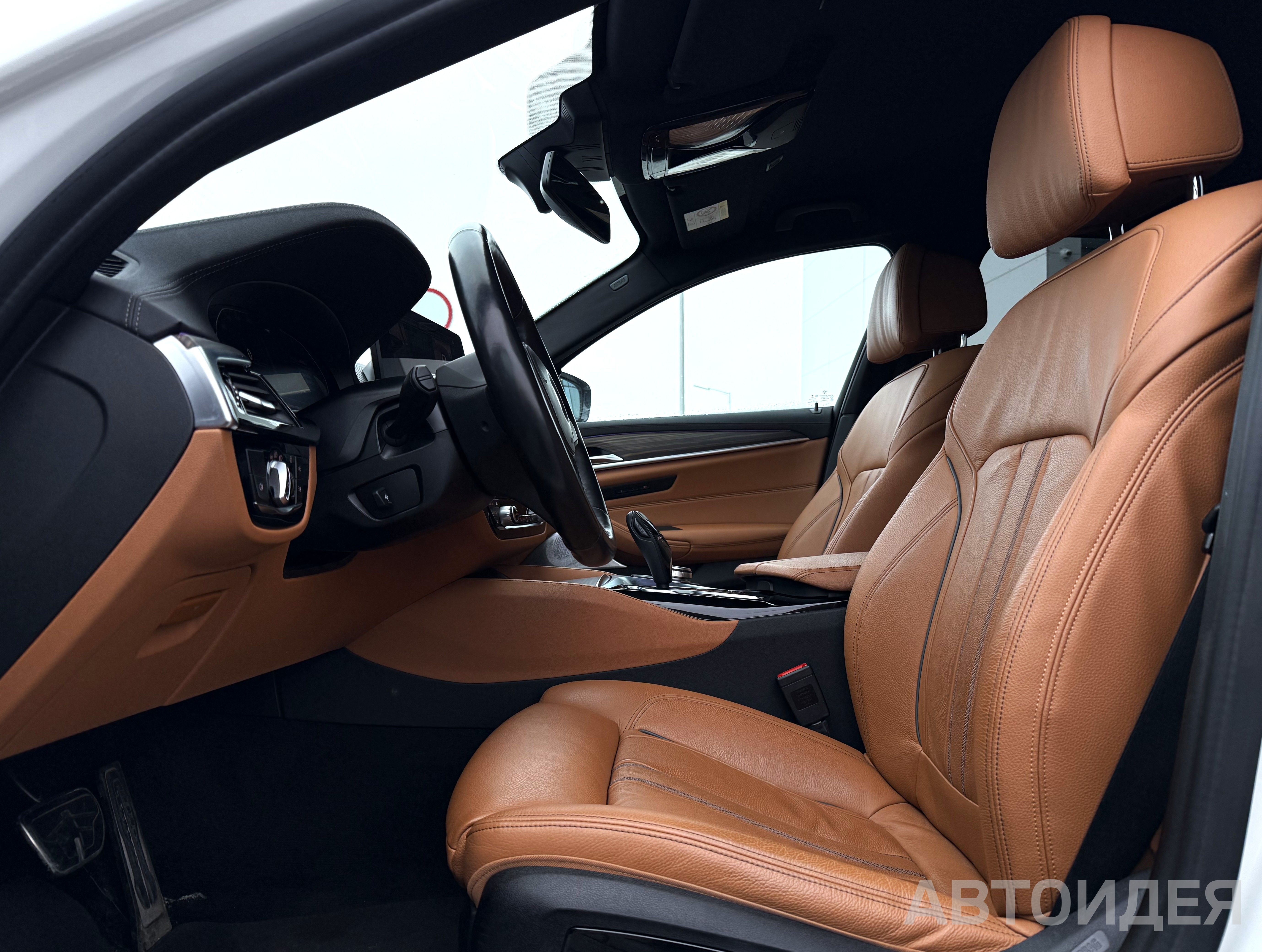 BMW 530i xDrive Sedan Белоснежный неметаллик фото 14
