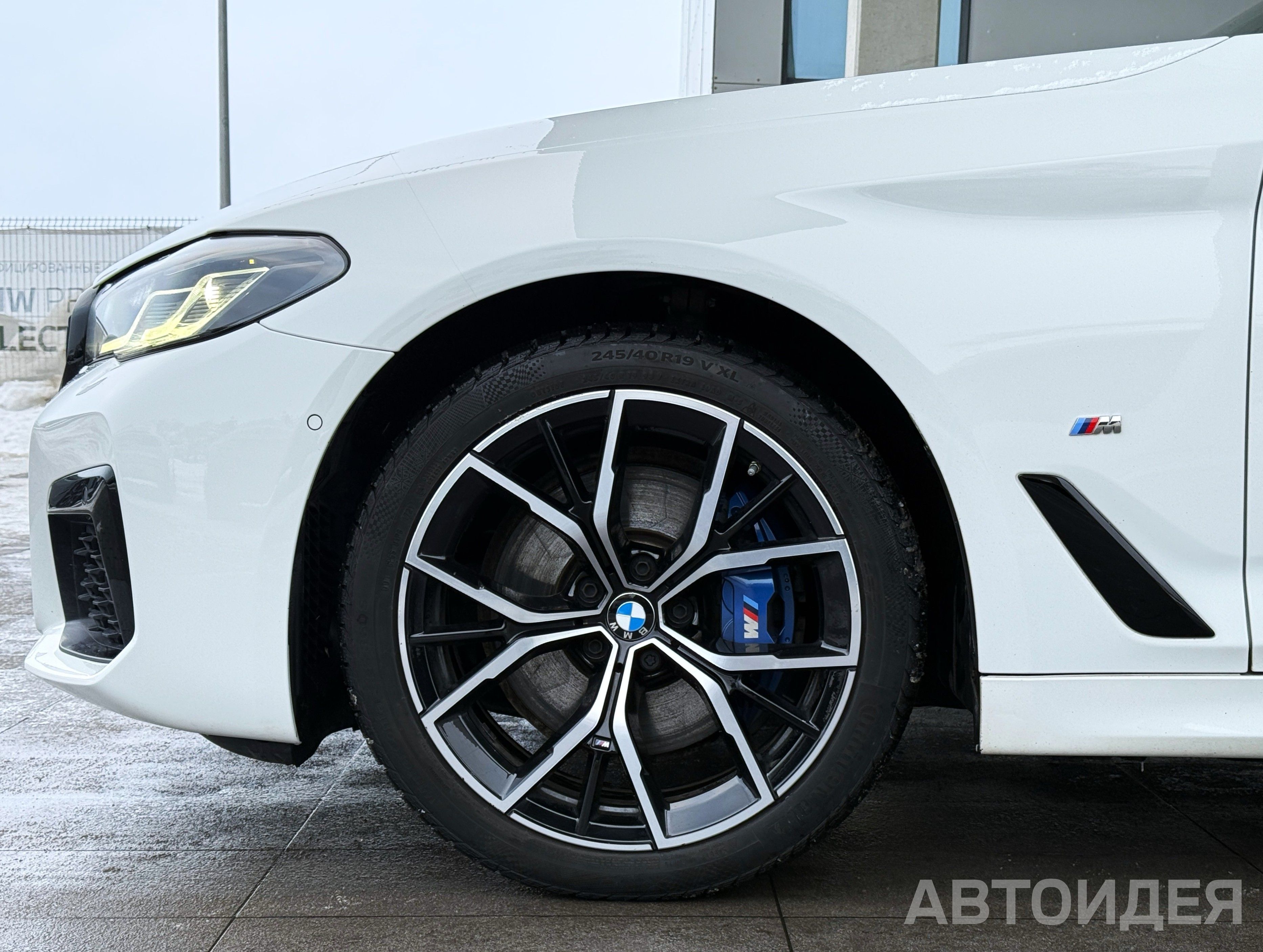 BMW 530i xDrive Sedan Белоснежный неметаллик фото 28