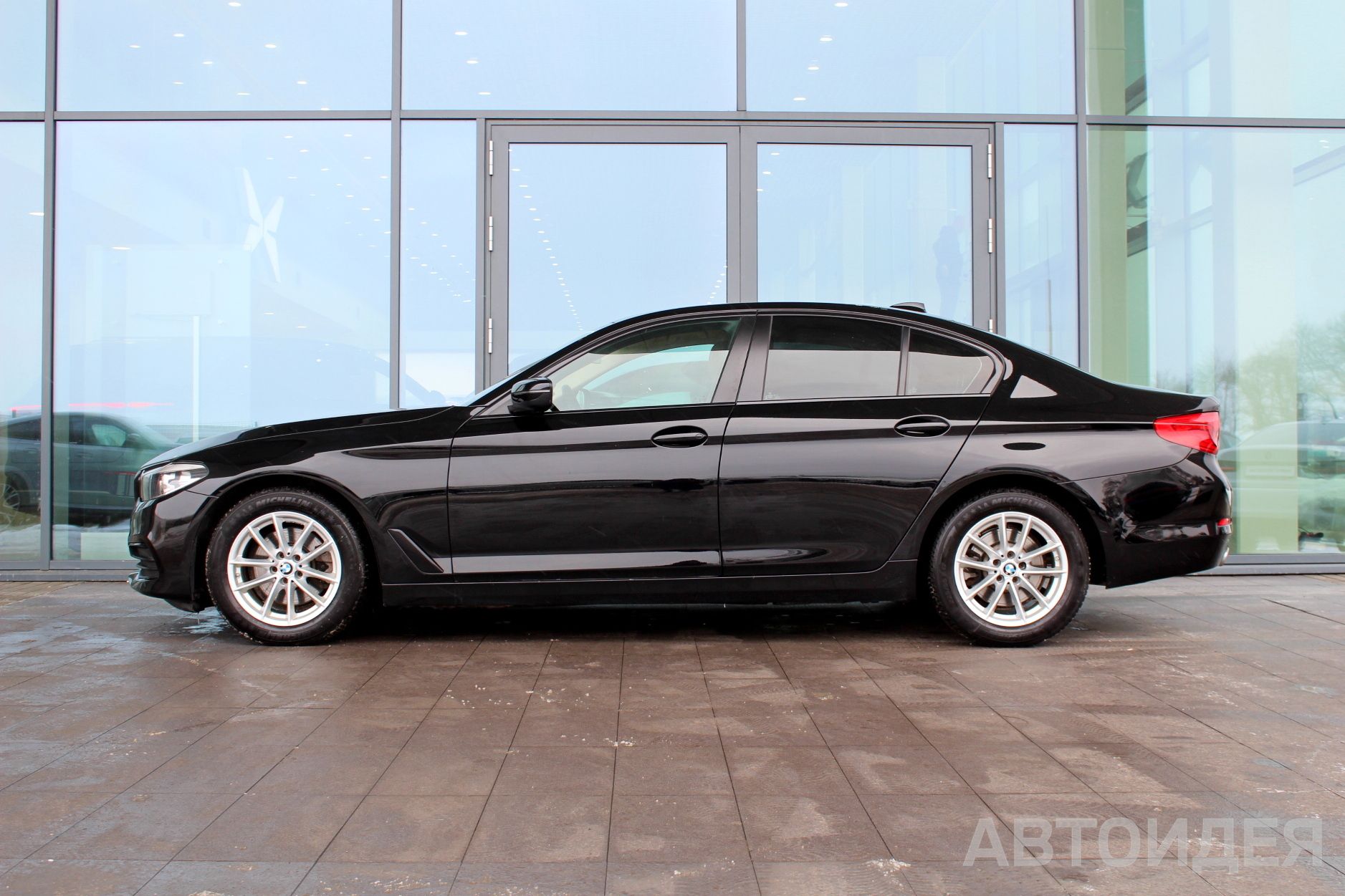 BMW 520d Sedan Черный неметаллик фото 2