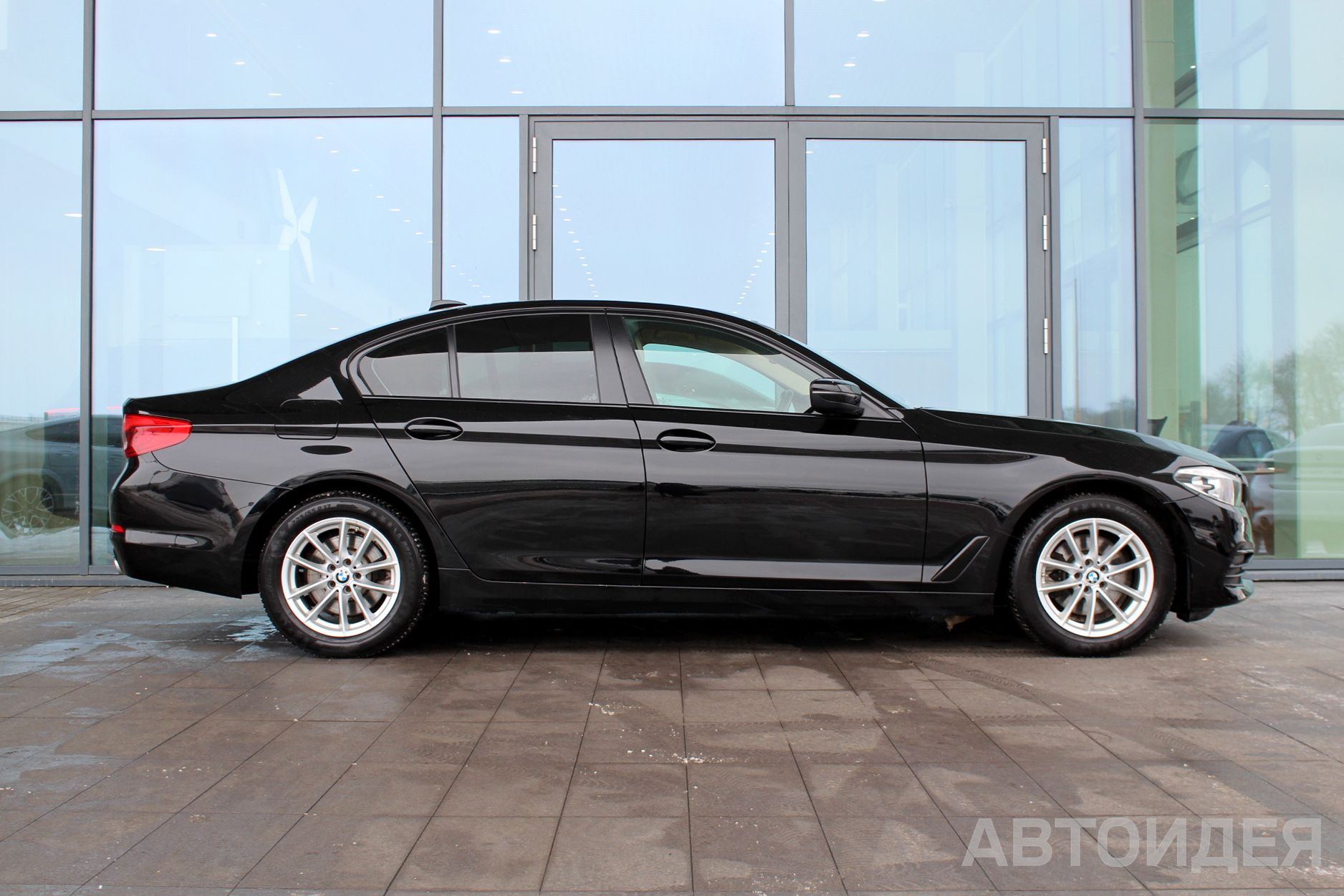 BMW 520d Sedan Черный неметаллик фото 3