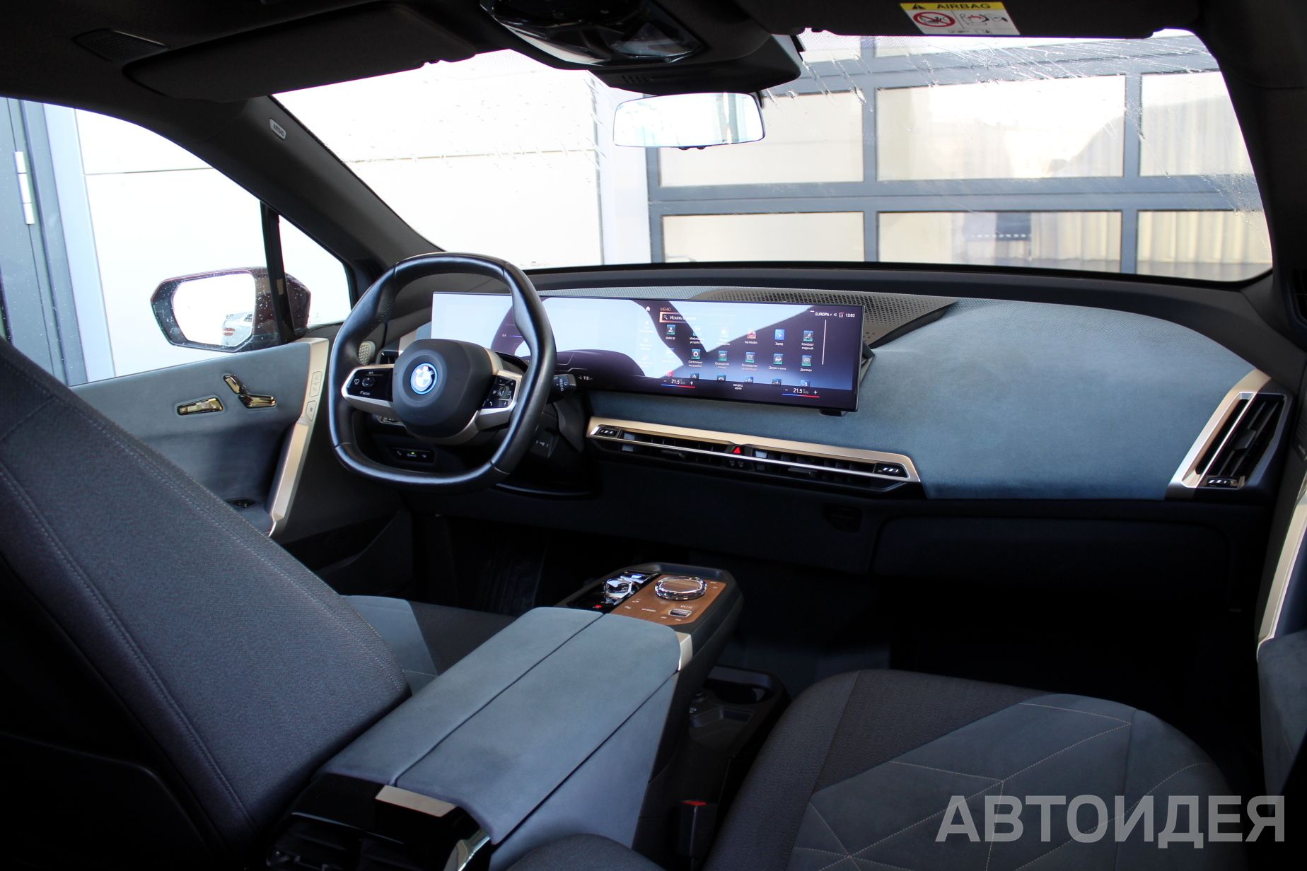 BMW i iX xDrive40 фото 5