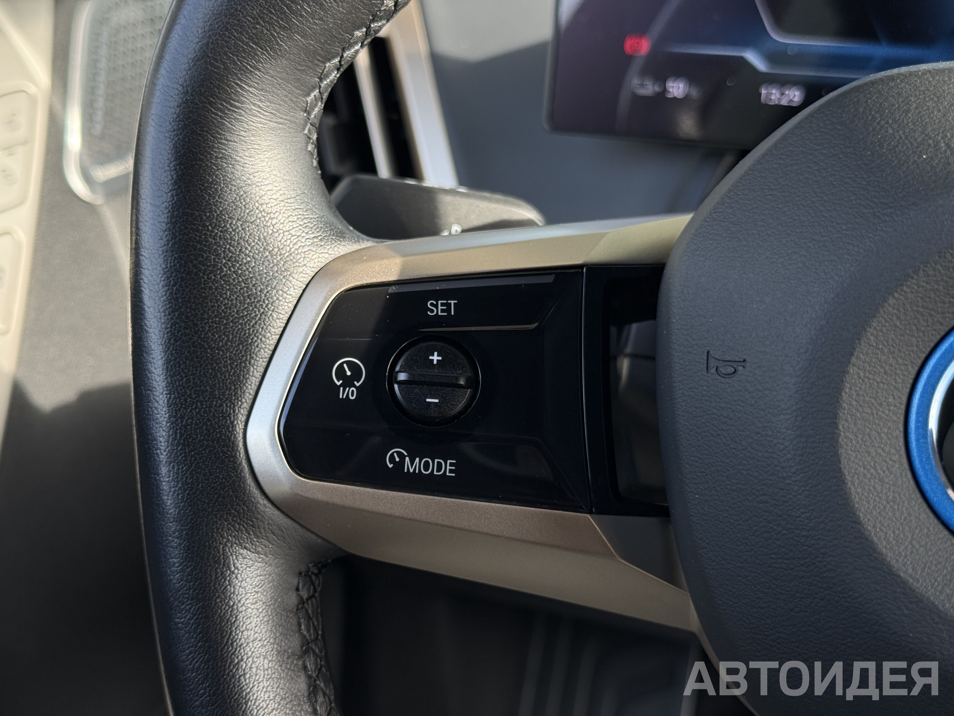 BMW i iX xDrive40 фото 8