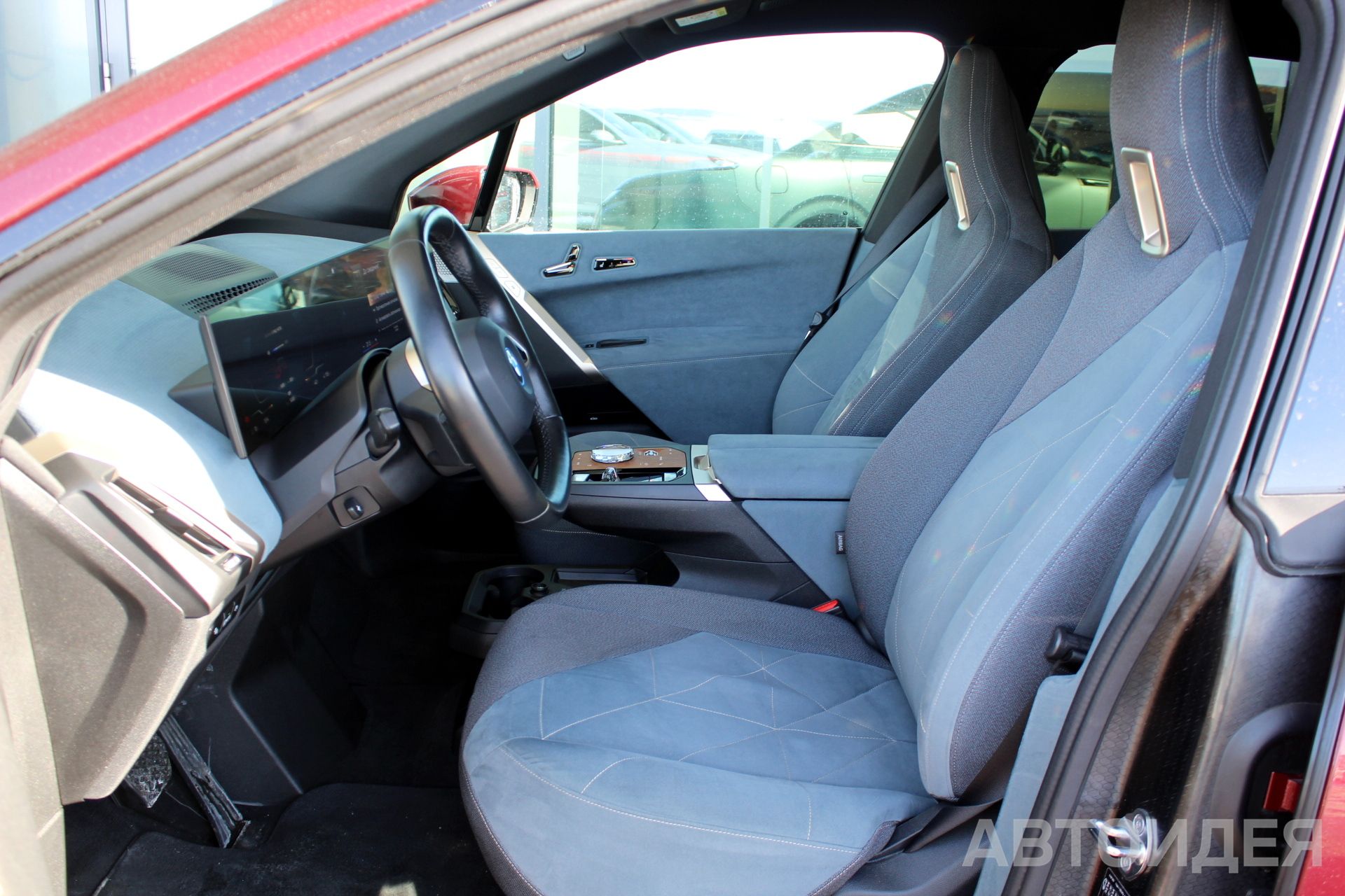 BMW i iX xDrive40 фото 20