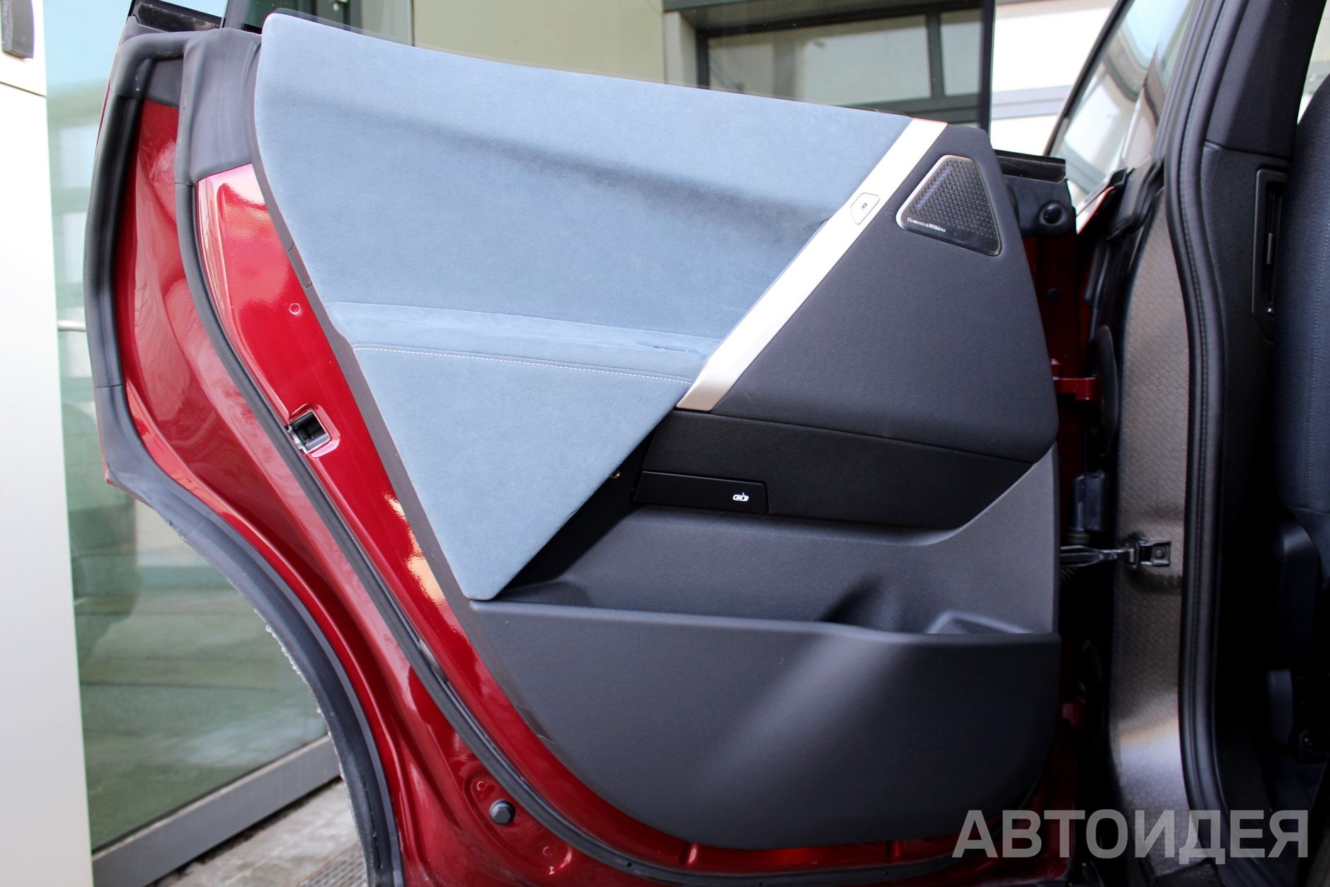 BMW i iX xDrive40 фото 21