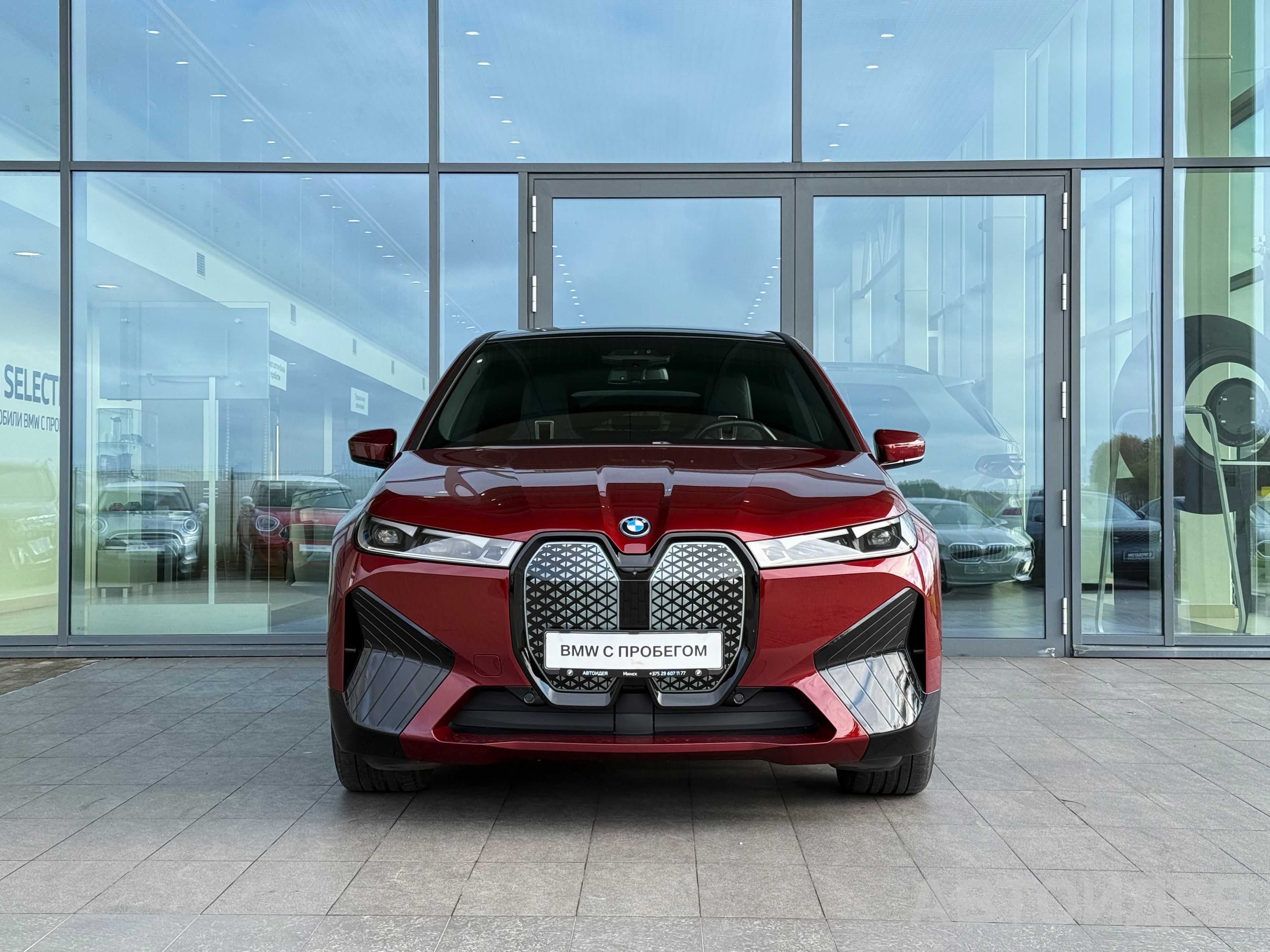 BMW i iX xDrive40 фото 1