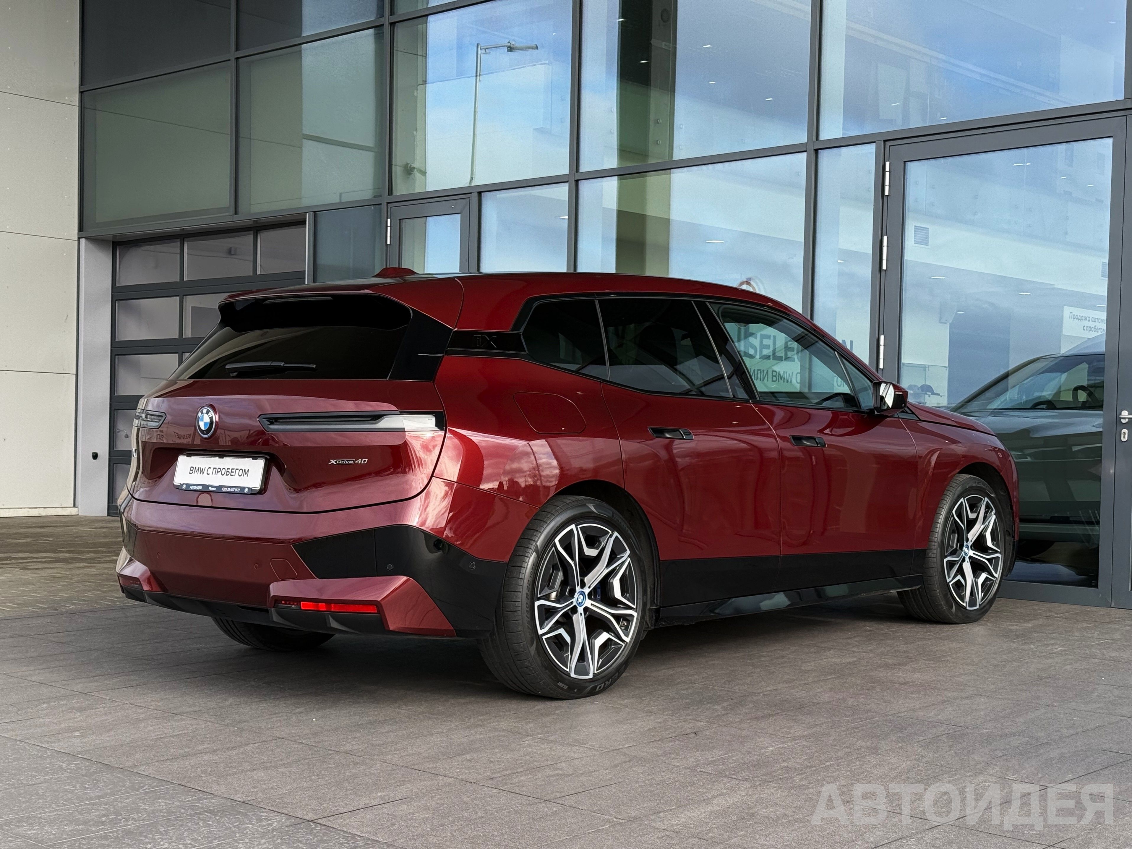 BMW i iX xDrive40 фото 3