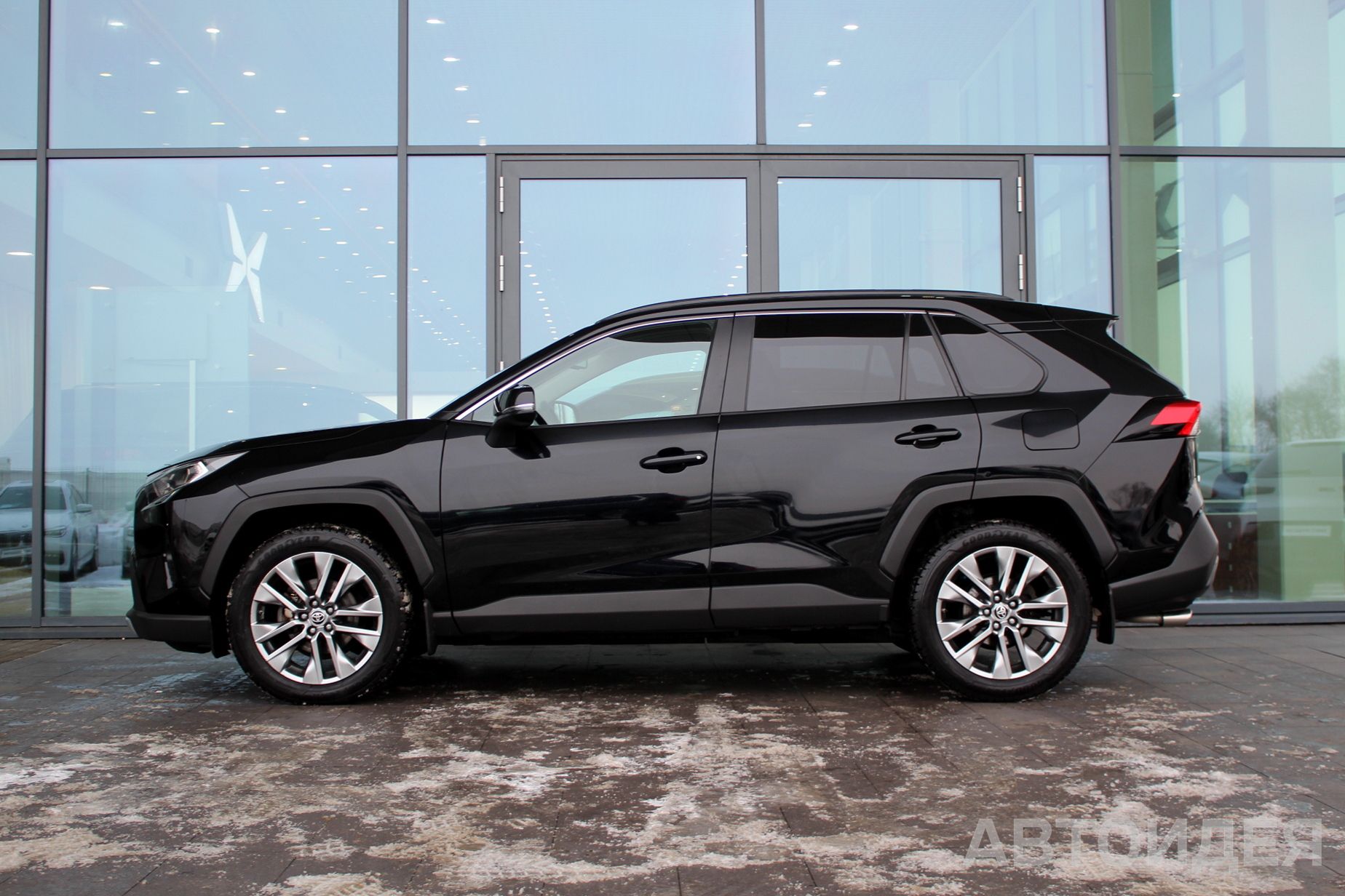 Toyota RAV4 фото 2